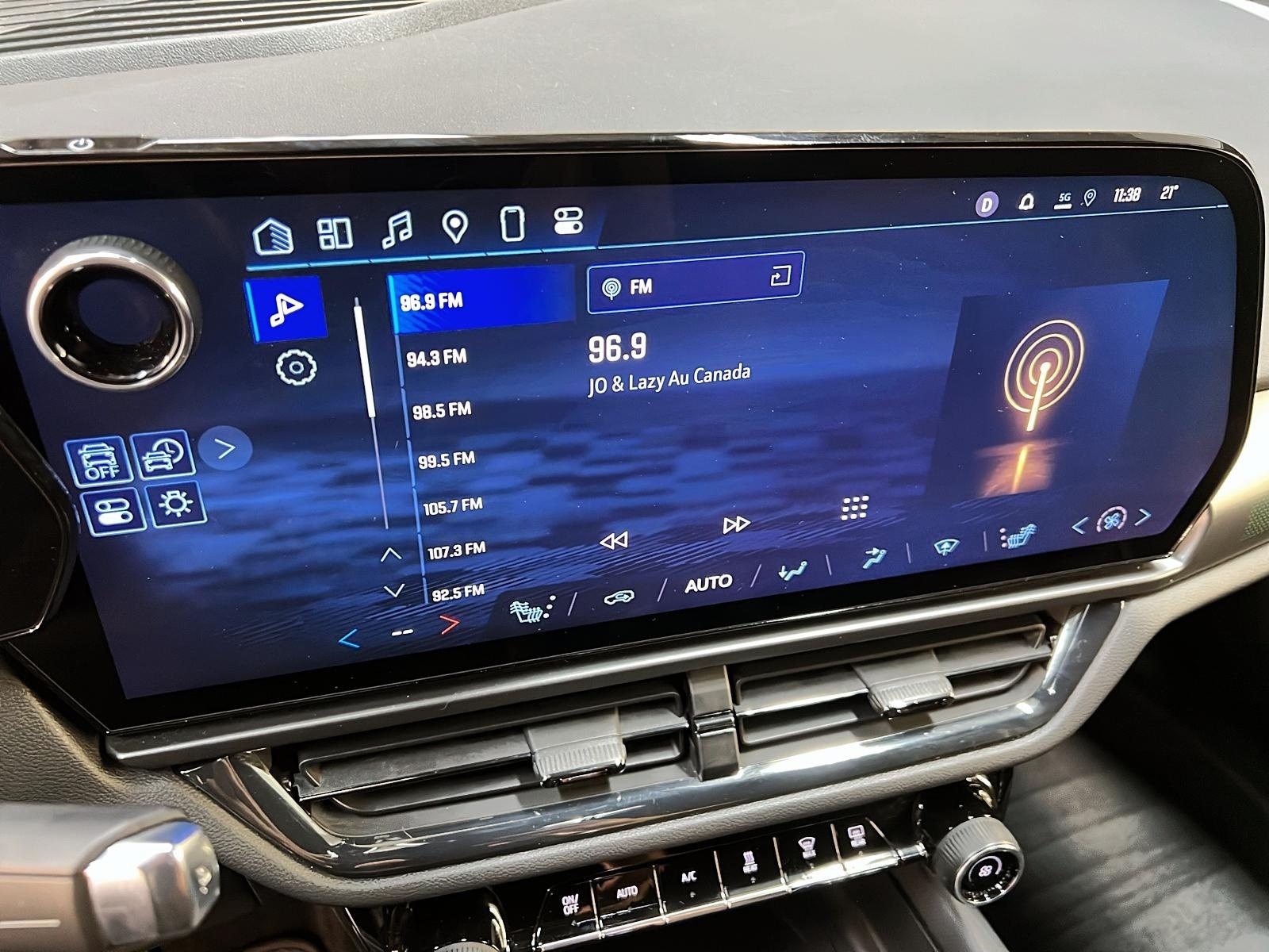 Chevrolet Equinox EV RS PREMIERE EDITION NAV 2024 - image #15