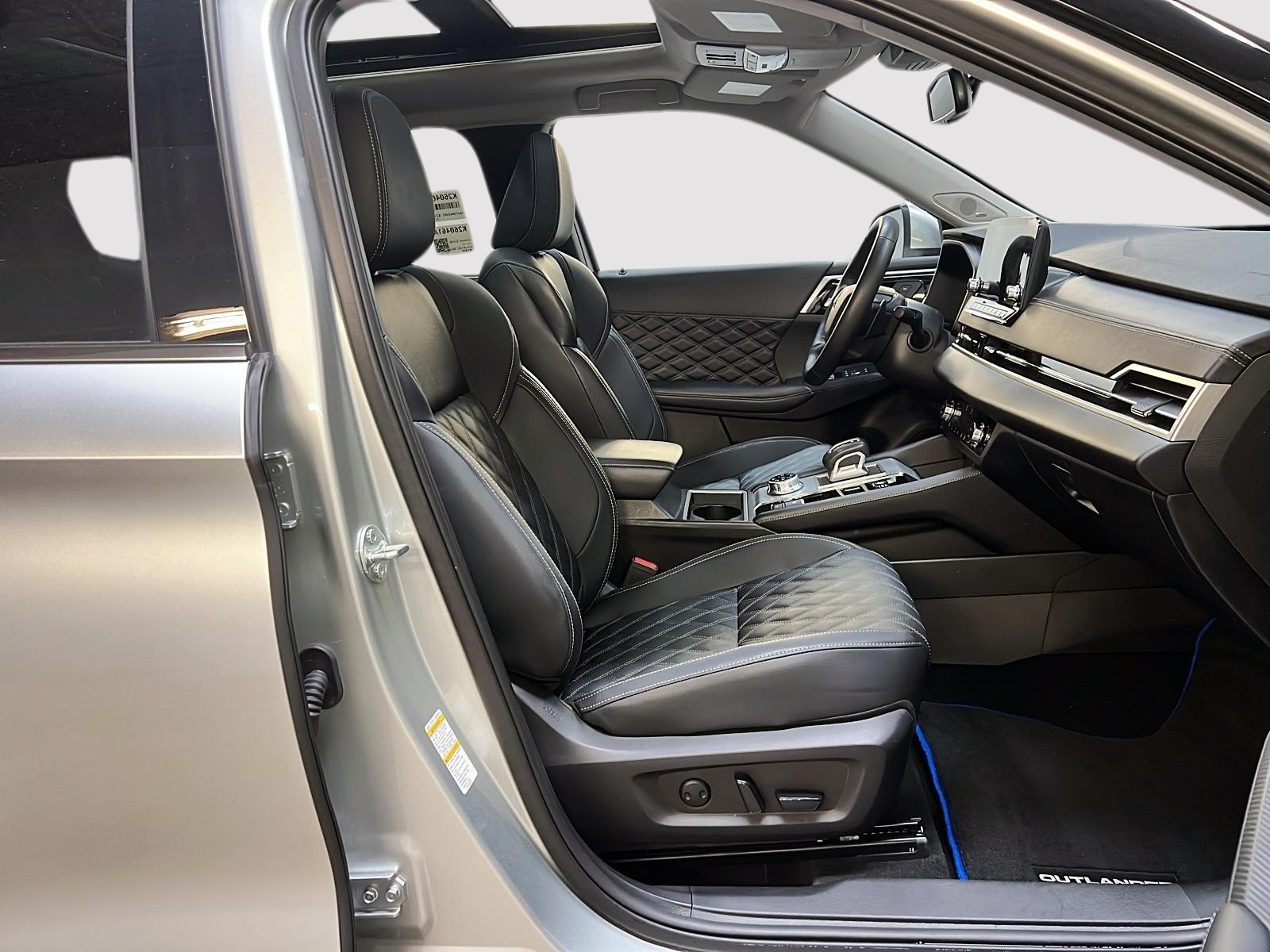 Mitsubishi Outlander GT S PHEV CUIR TOIT PANO NAV AWC 2024 - image #8