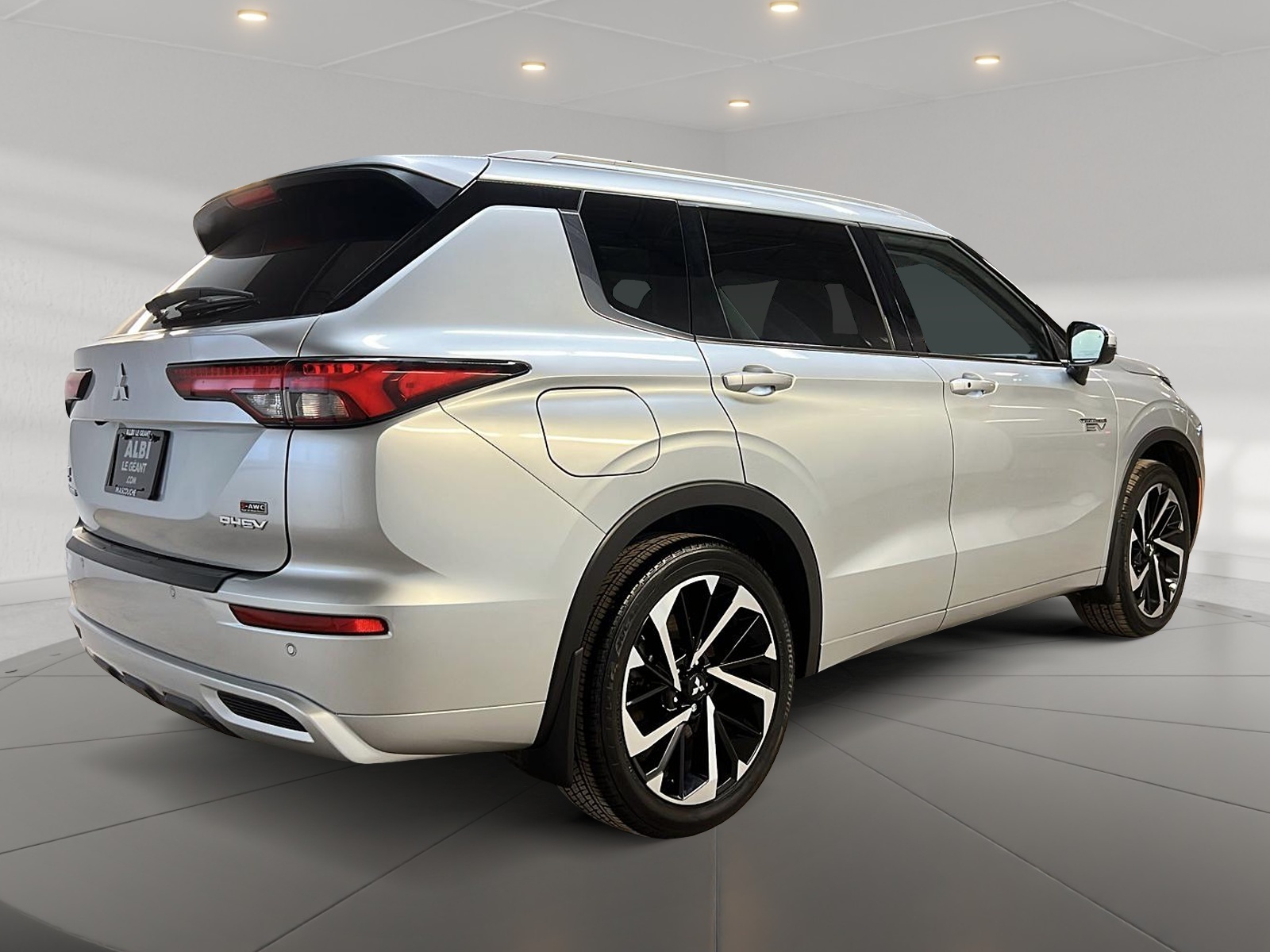 Mitsubishi Outlander GT S PHEV CUIR TOIT PANO NAV AWC 2024 - image #4