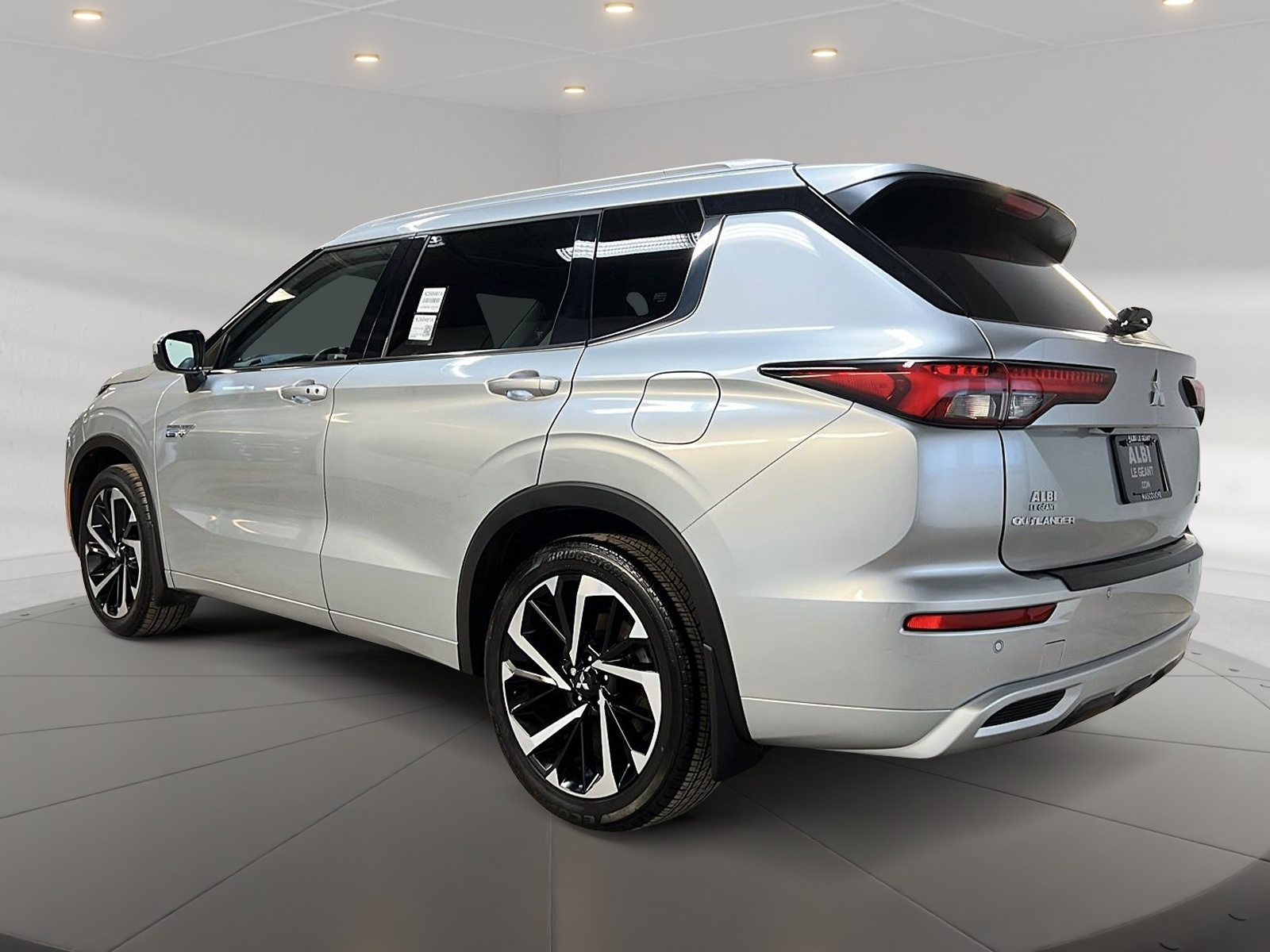 Mitsubishi Outlander GT S PHEV CUIR TOIT PANO NAV AWC 2024 - image #6