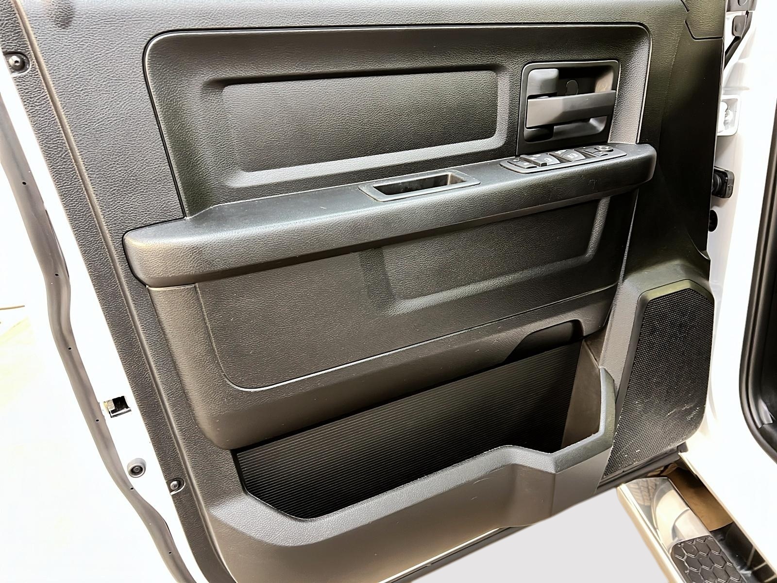 RAM 1500 Classic TRADESMAN SXT 5.7 HEMI CREW BAB 4X4 2024 - image #22