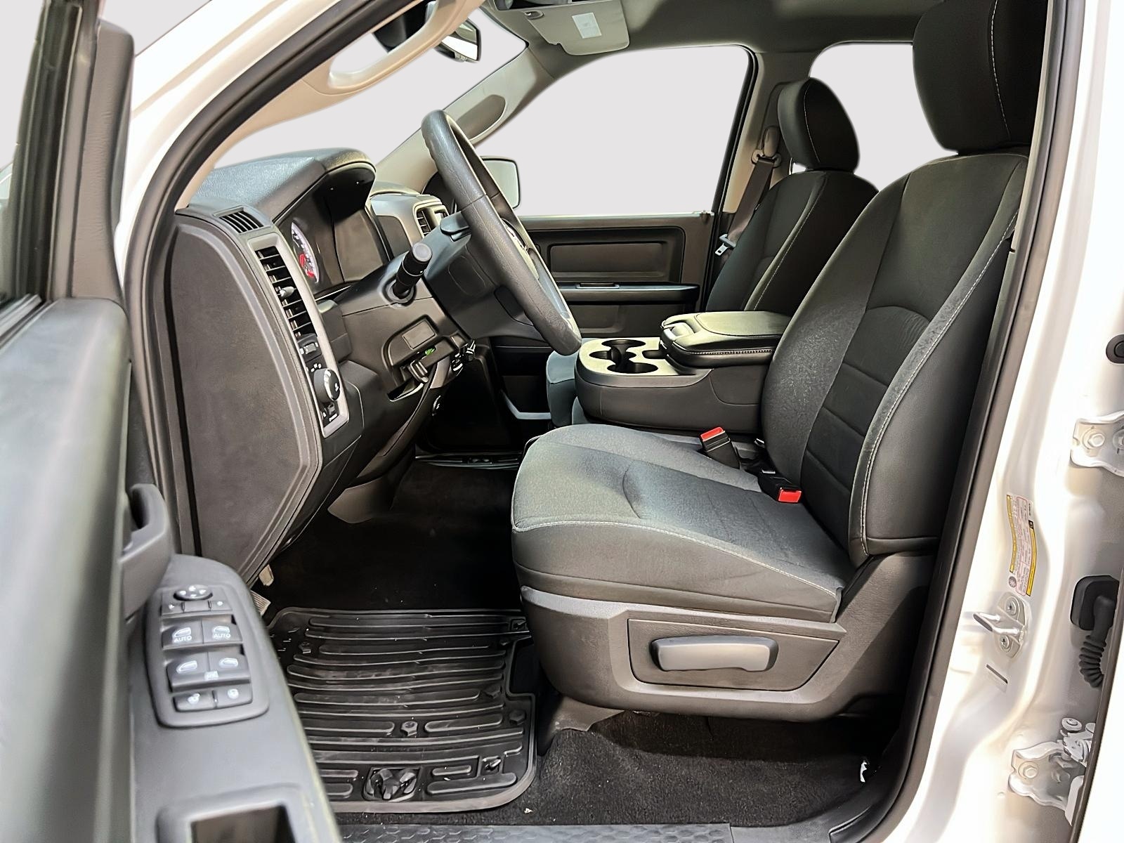 RAM 1500 Classic TRADESMAN SXT 5.7 HEMI CREW BAB 4X4 2024 - image #7