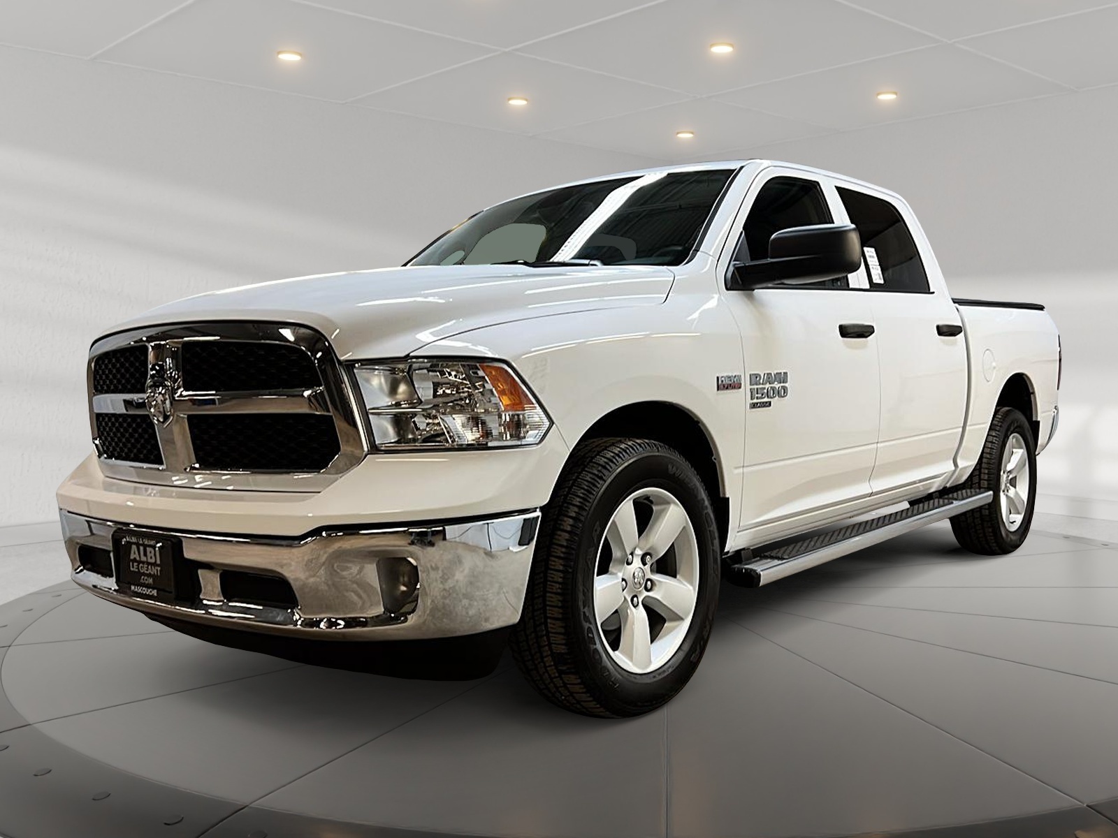 RAM 1500 Classic TRADESMAN SXT 5.7 HEMI CREW BAB 4X4 2024 - image #1