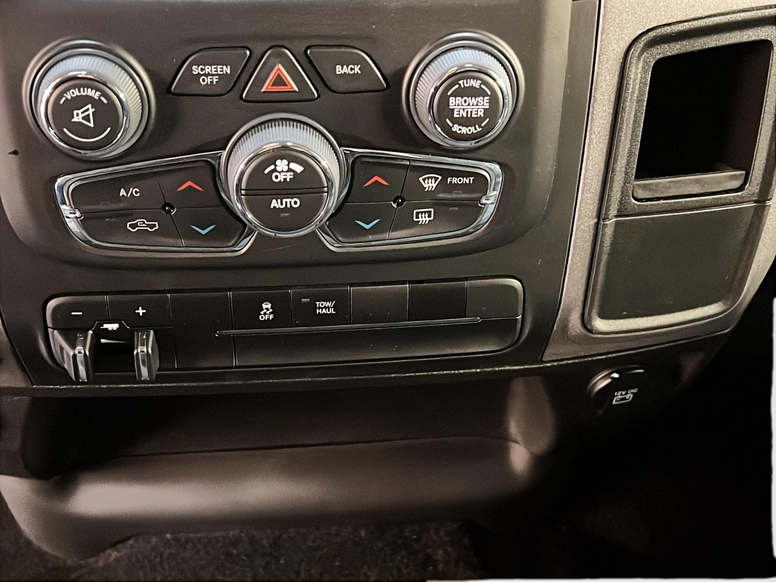 RAM 1500 Classic TRADESMAN SXT 5.7 HEMI CREW BAB 4X4 2024 - image #15