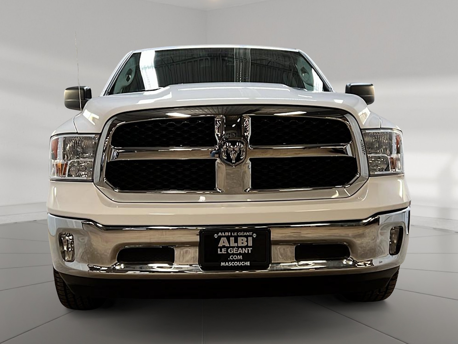 RAM 1500 Classic TRADESMAN SXT CREW BAB 4X4 2024 - image #2