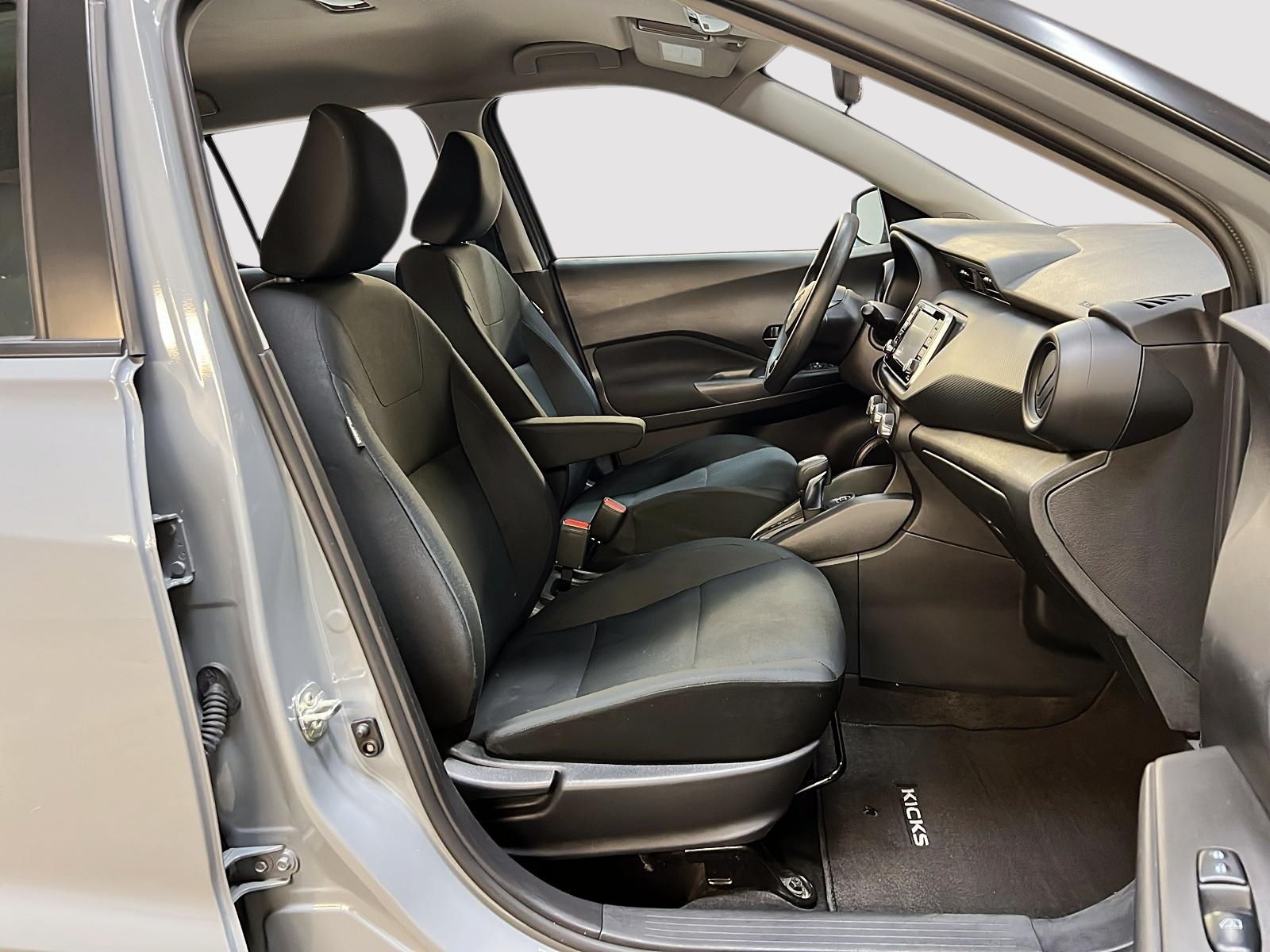 Nissan Kicks S 2023 - image #8