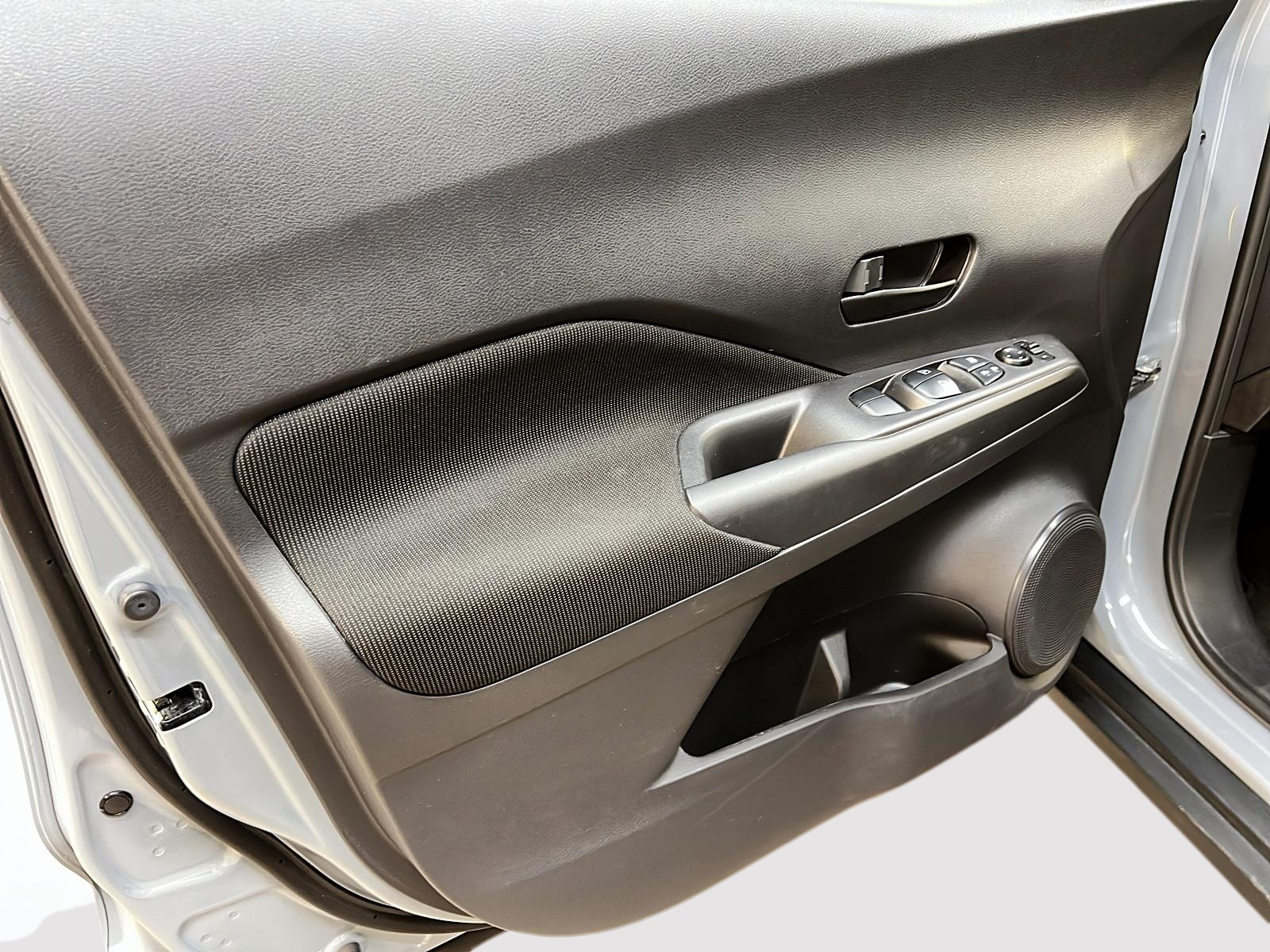 Nissan Kicks S 2023 - image #22