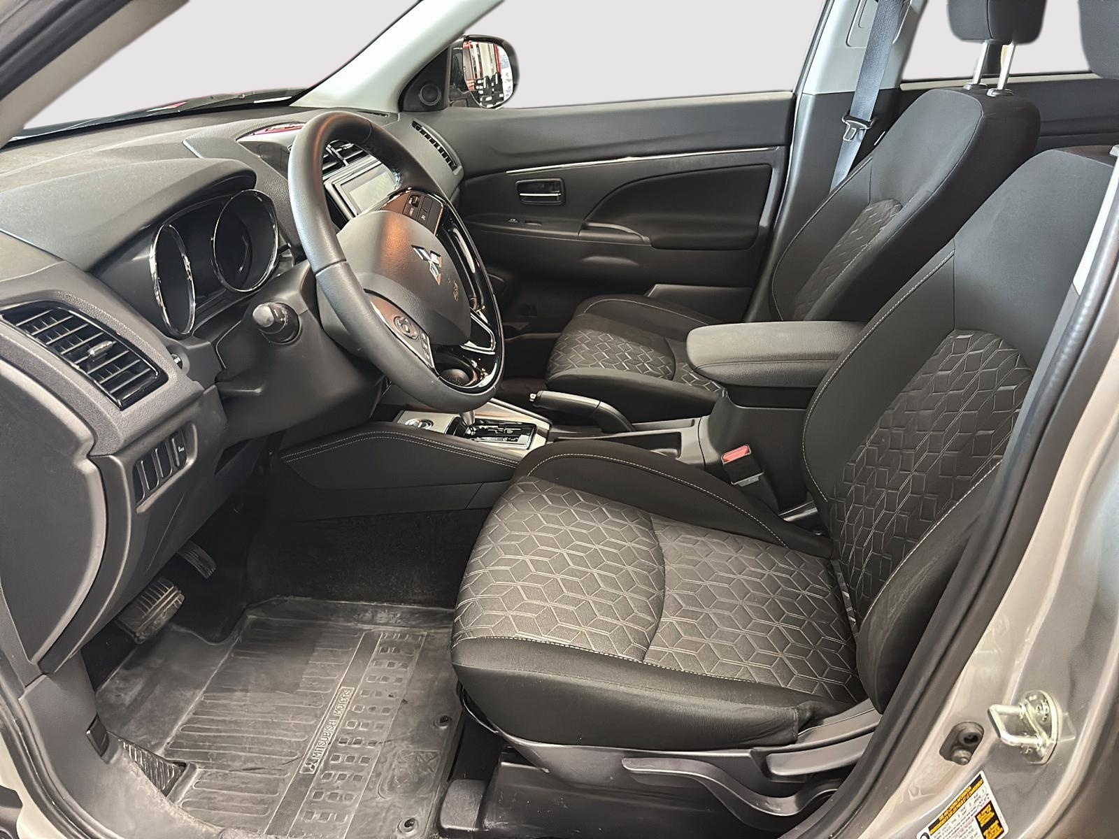 Mitsubishi RVR SE AWC 2023 - image #7
