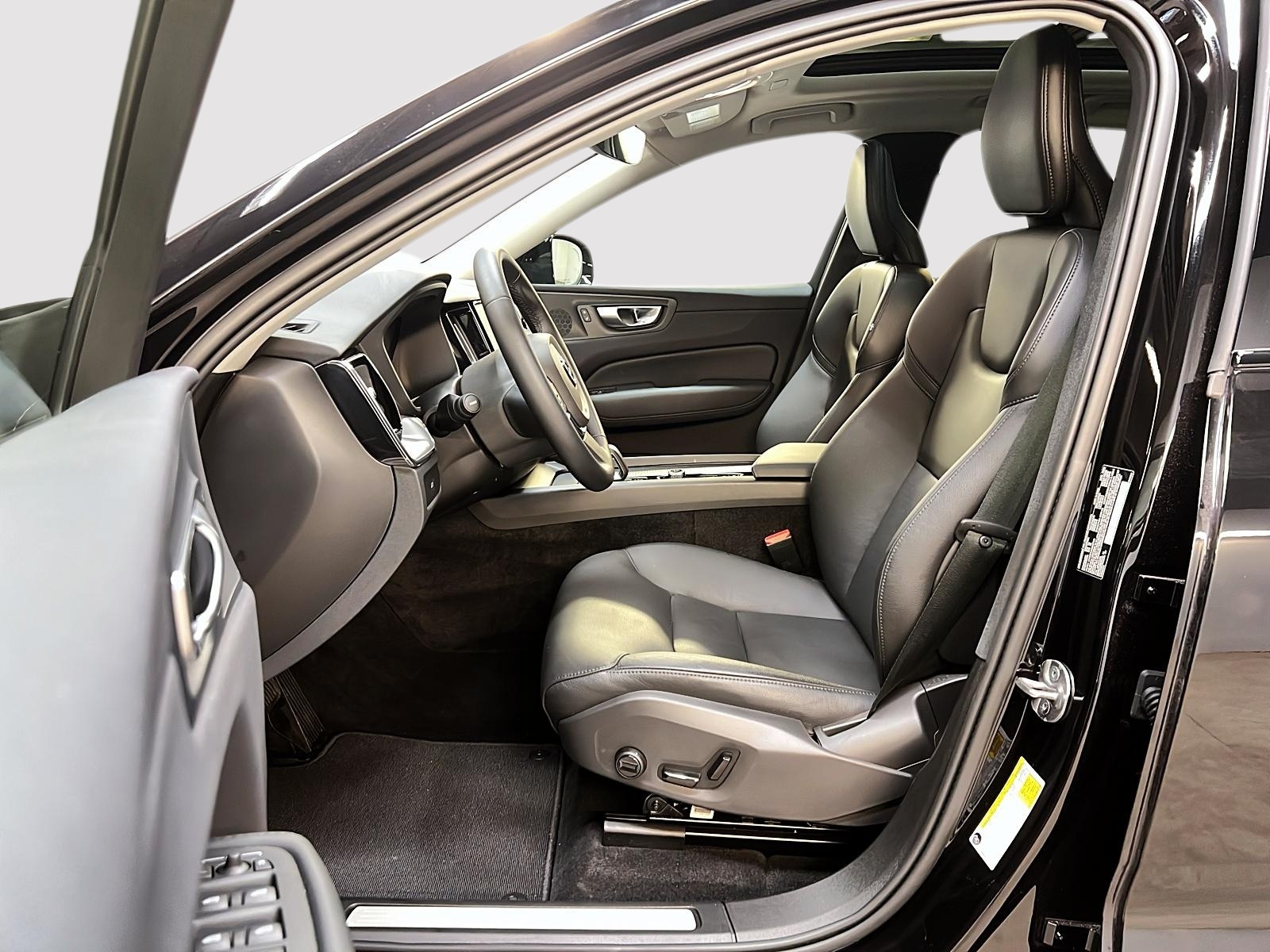 Volvo XC60 B5 CORE CUIR TOIT NAV 4RM 2025 - image #7