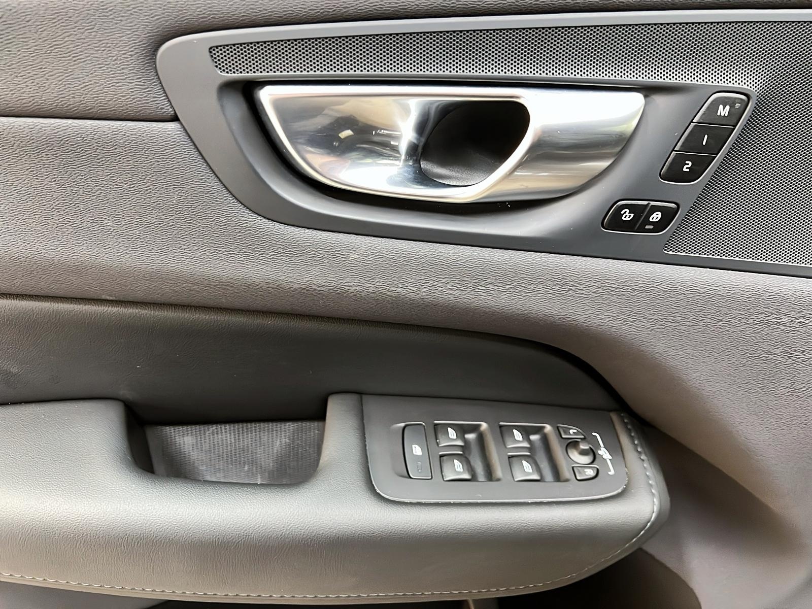 Volvo XC60 B5 CORE CUIR TOIT NAV 4RM 2025 - image #26