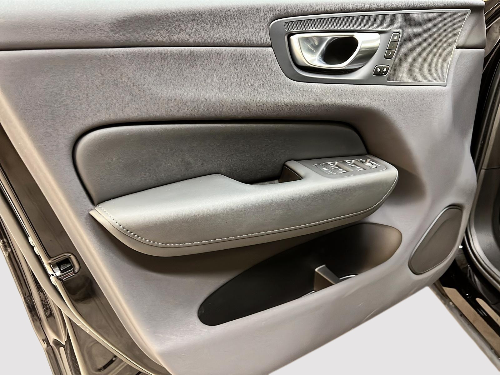 Volvo XC60 B5 CORE CUIR TOIT NAV 4RM 2025 - image #27