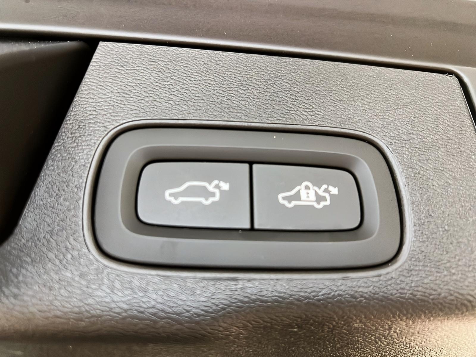 Volvo XC60 B5 CORE CUIR TOIT NAV 4RM 2025 - image #15