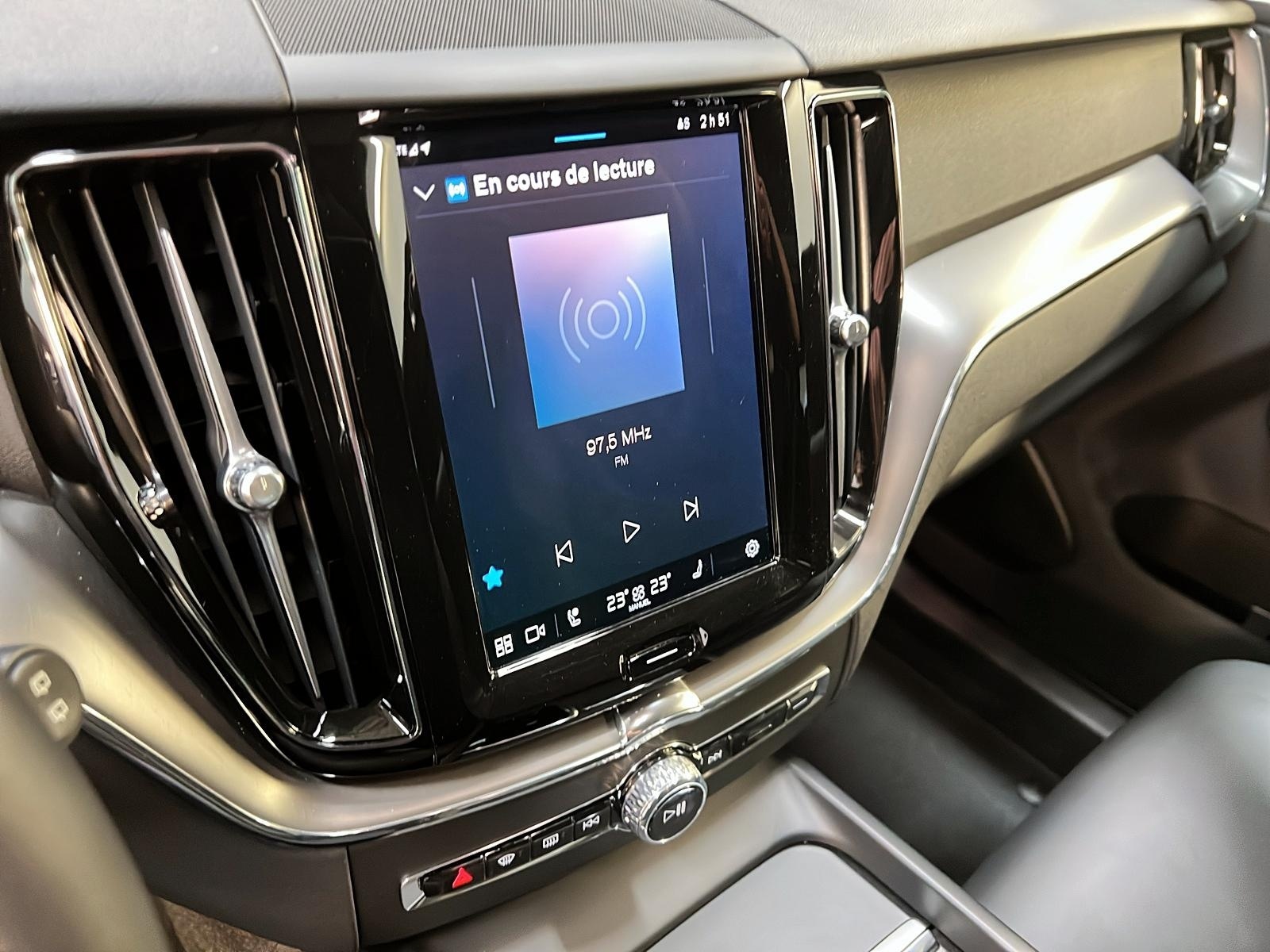 Volvo XC60 B5 CORE CUIR TOIT NAV 4RM 2025 - image #18