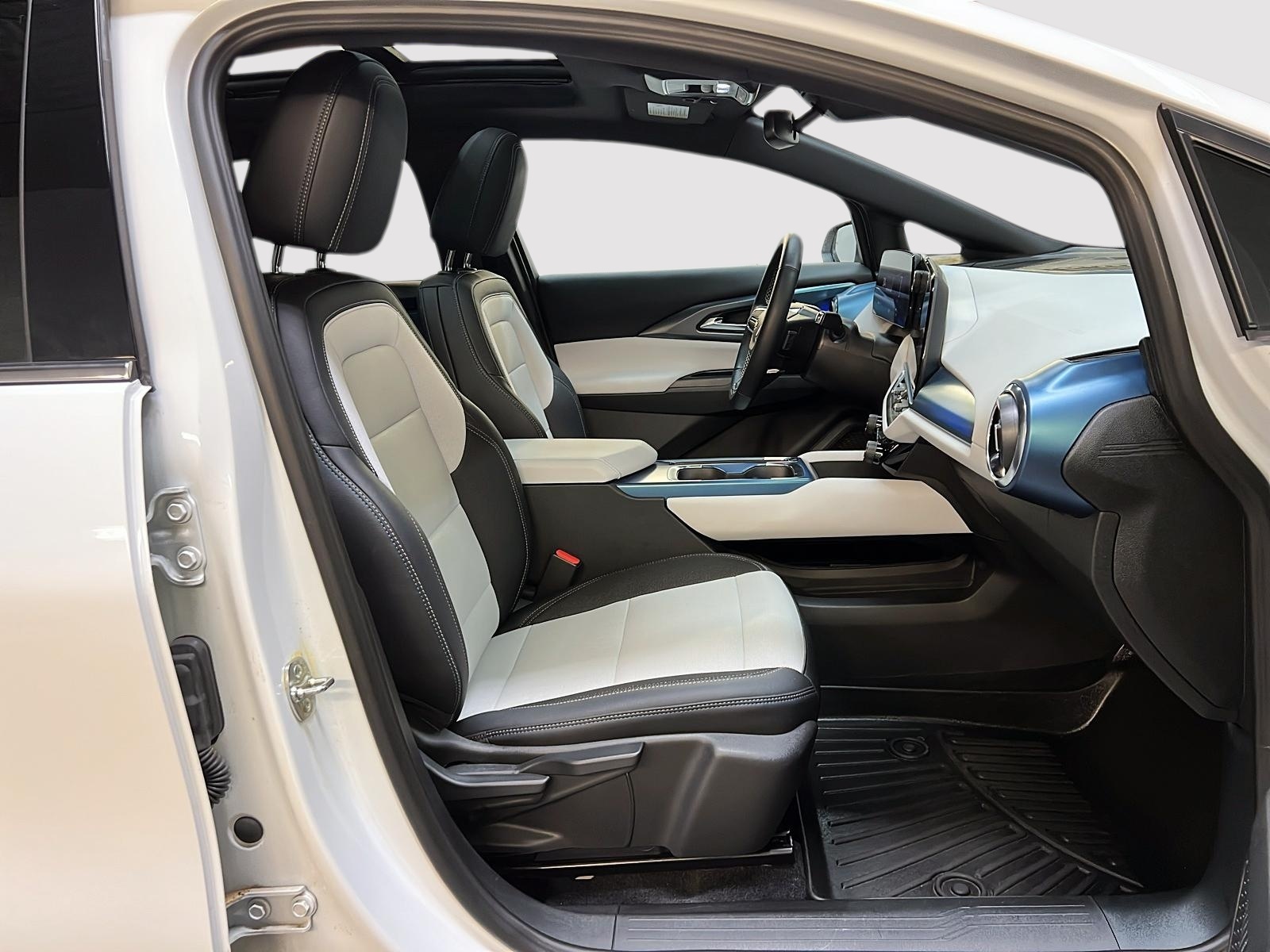Chevrolet Equinox EV 2LT TOIT PANO NAV 2024 - image #8
