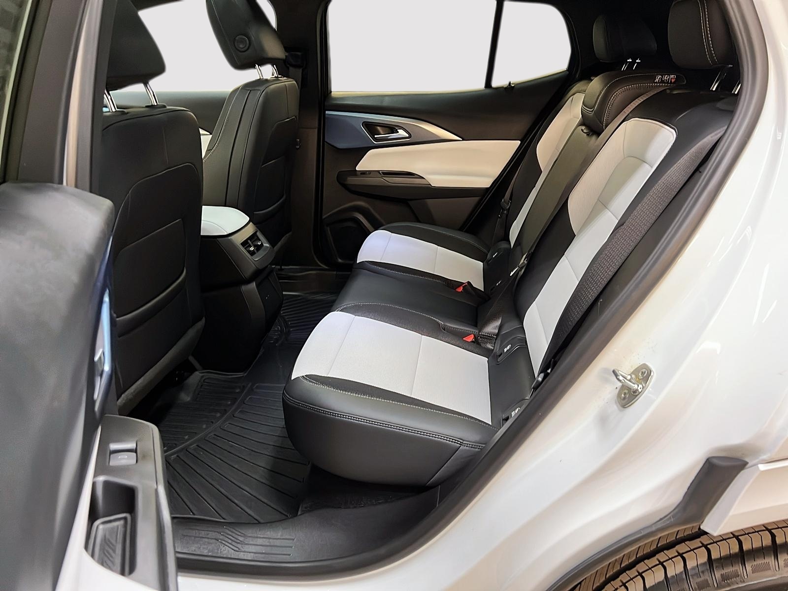 Chevrolet Equinox EV 2LT TOIT PANO NAV 2024 - image #9