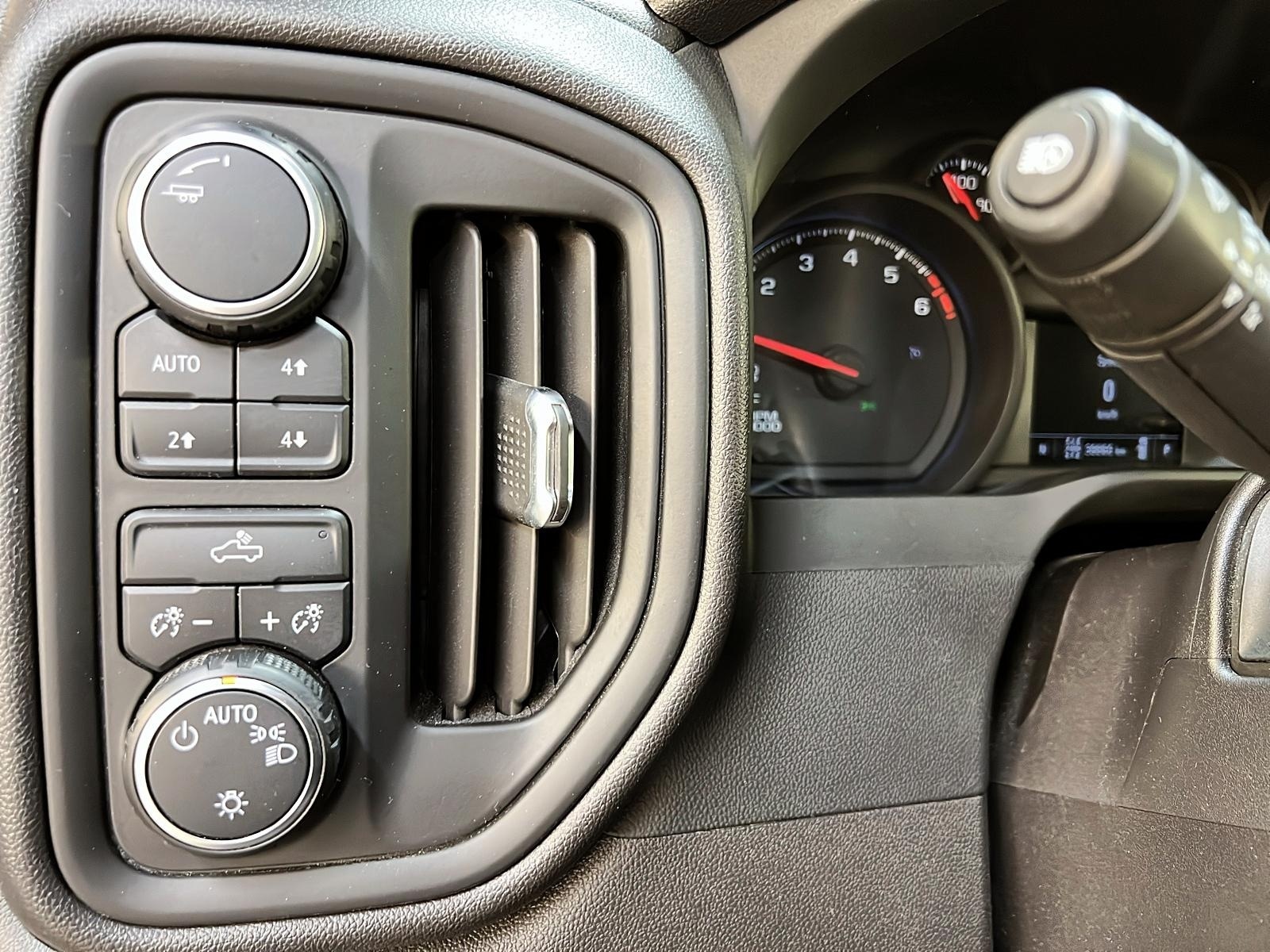 Chevrolet Silverado 1500 2023 - Image #18