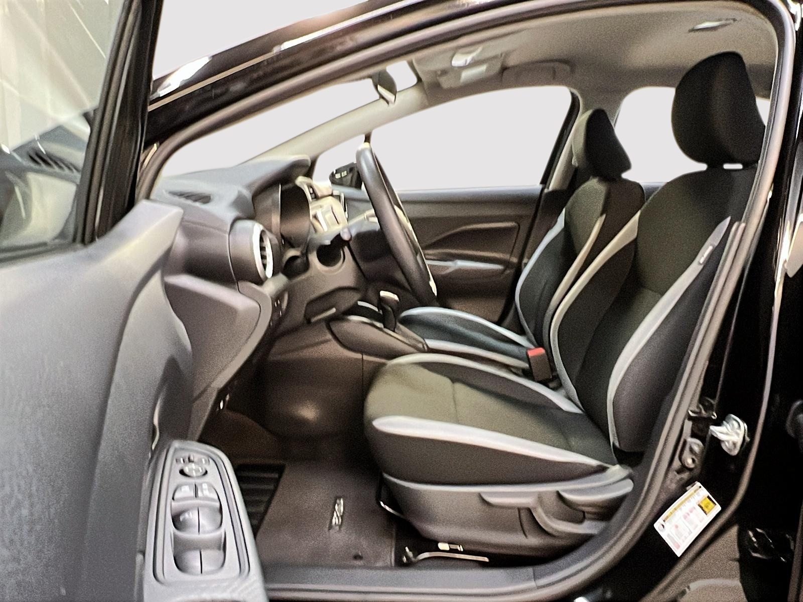 Nissan Versa S 2025 — photo 7