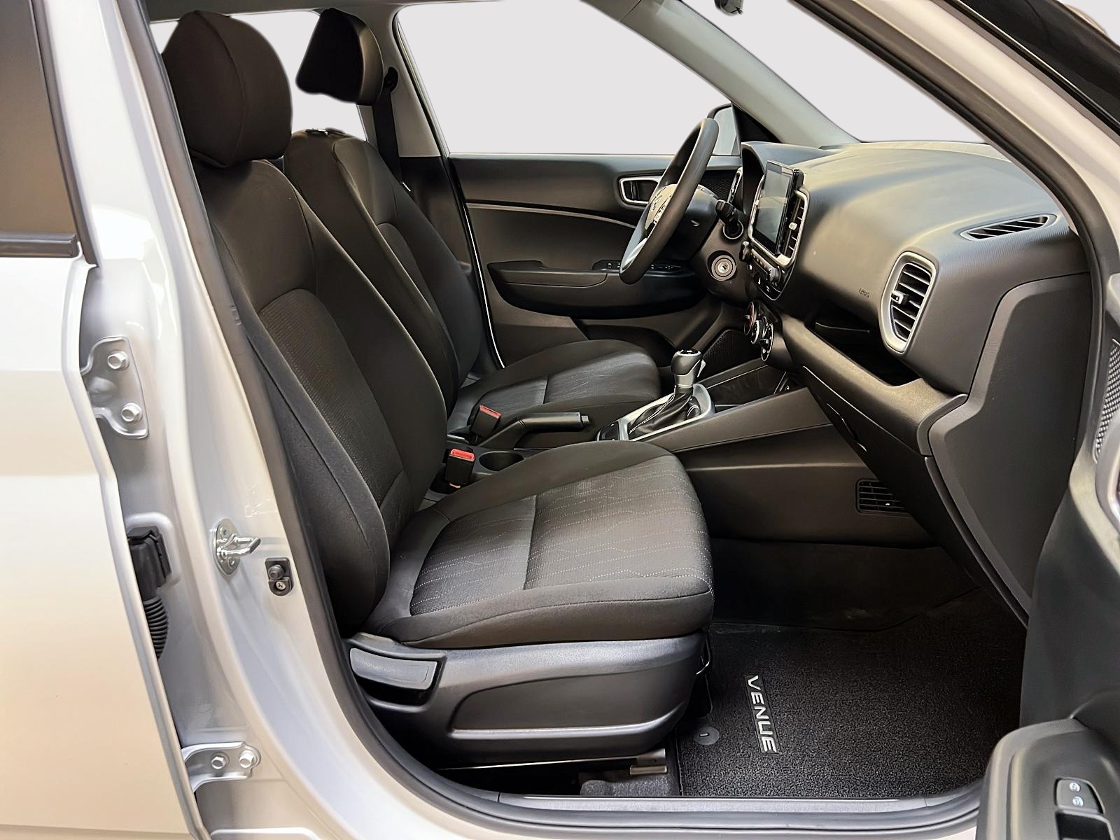 Hyundai Venue ESSENTIEL 2024 - image #8