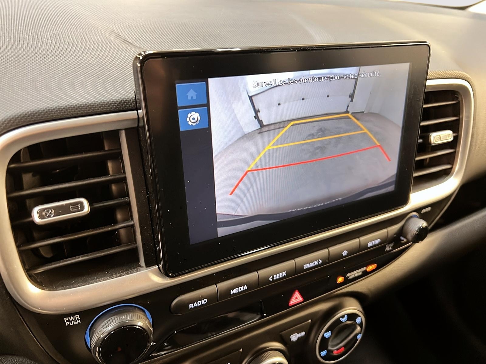 Hyundai Venue ESSENTIEL 2024 - image #16