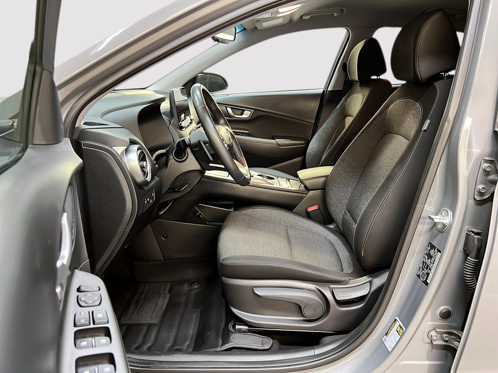 Hyundai Kona EV PREFERRED NAV 2023 - image #7