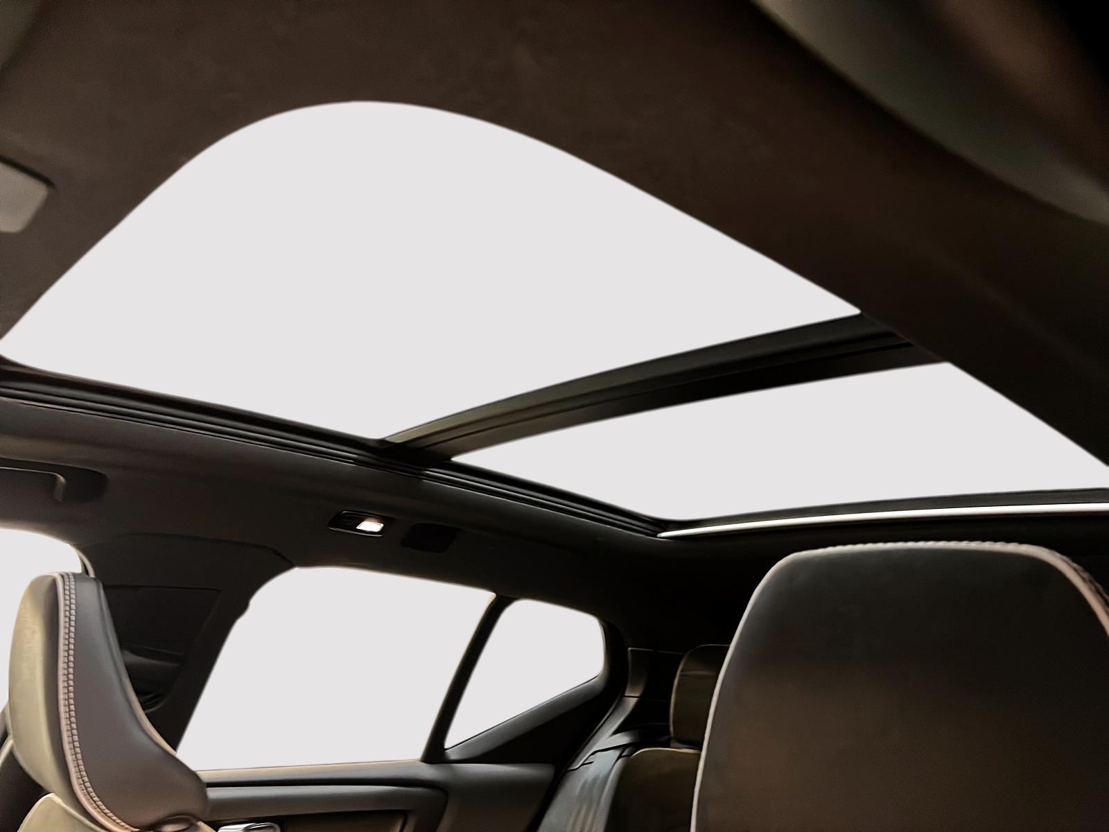 Volvo XC40 TWIN RECHARGE PLUS TOIT PANO NAV 4RM 2023 - image #10