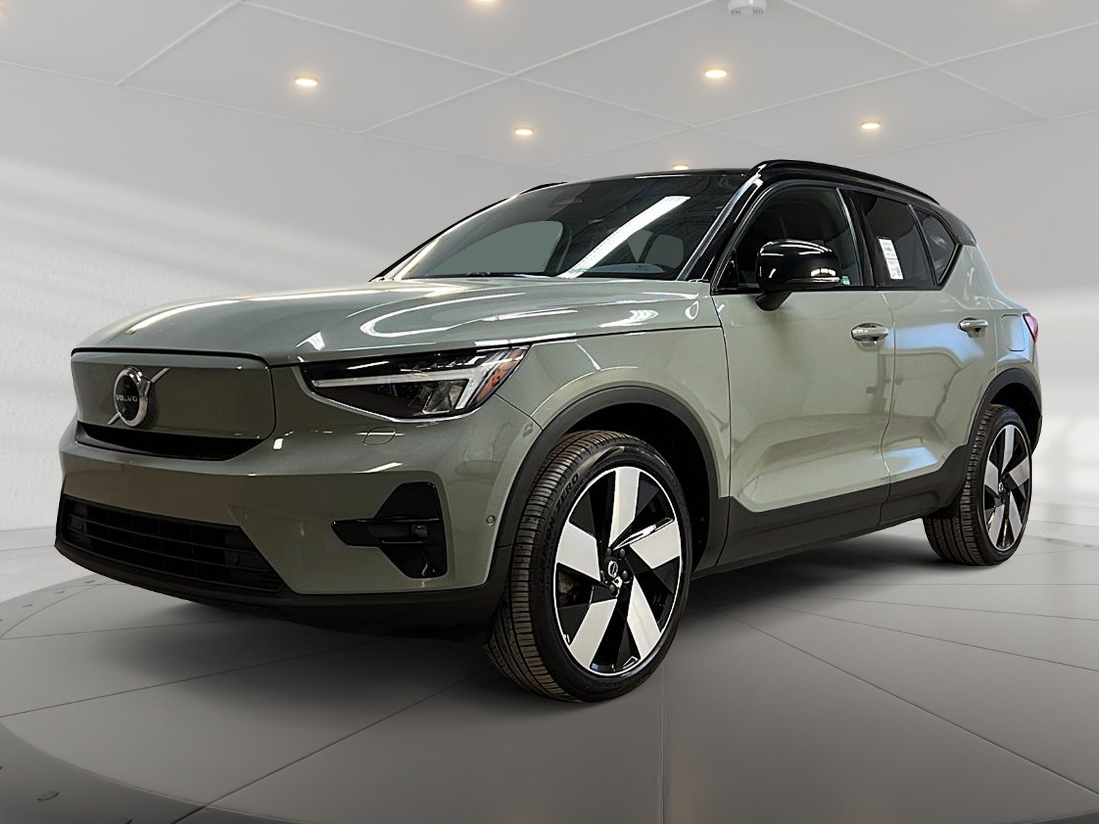 Volvo XC40 TWIN RECHARGE PLUS TOIT PANO NAV 4RM 2023 - image #1