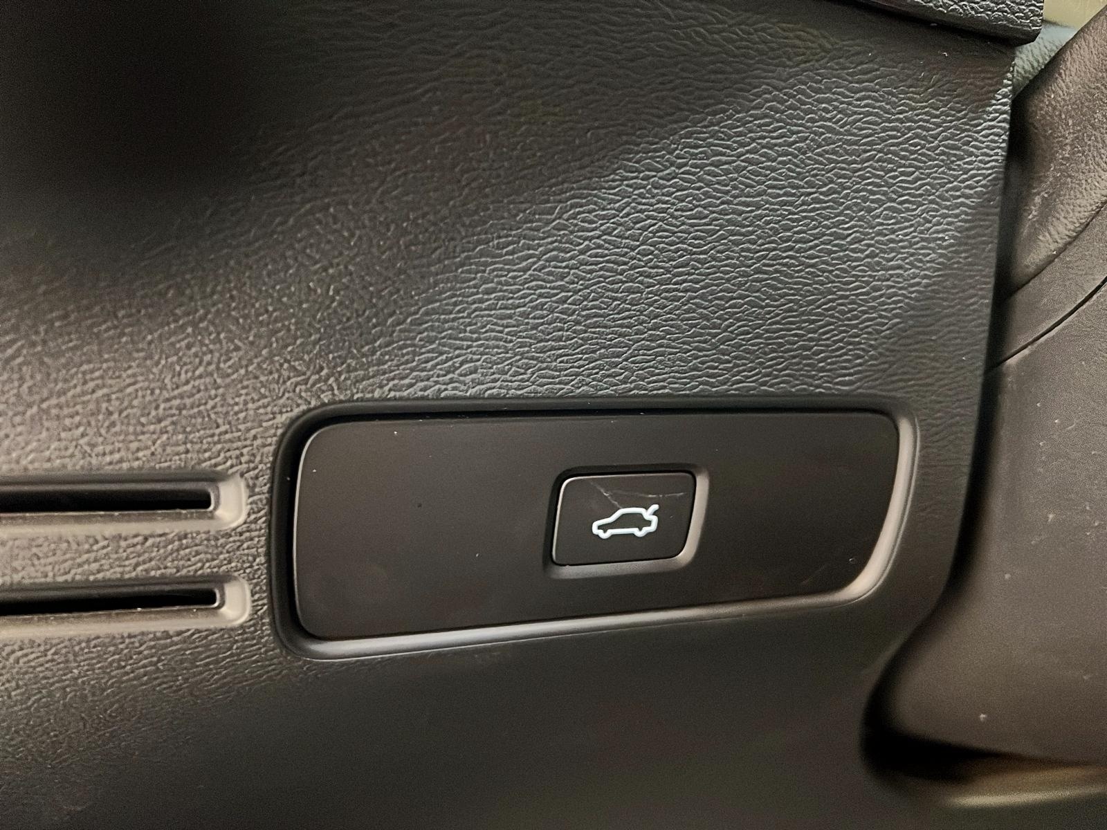 Volvo XC40 TWIN RECHARGE PLUS TOIT PANO NAV 4RM 2023 - image #22