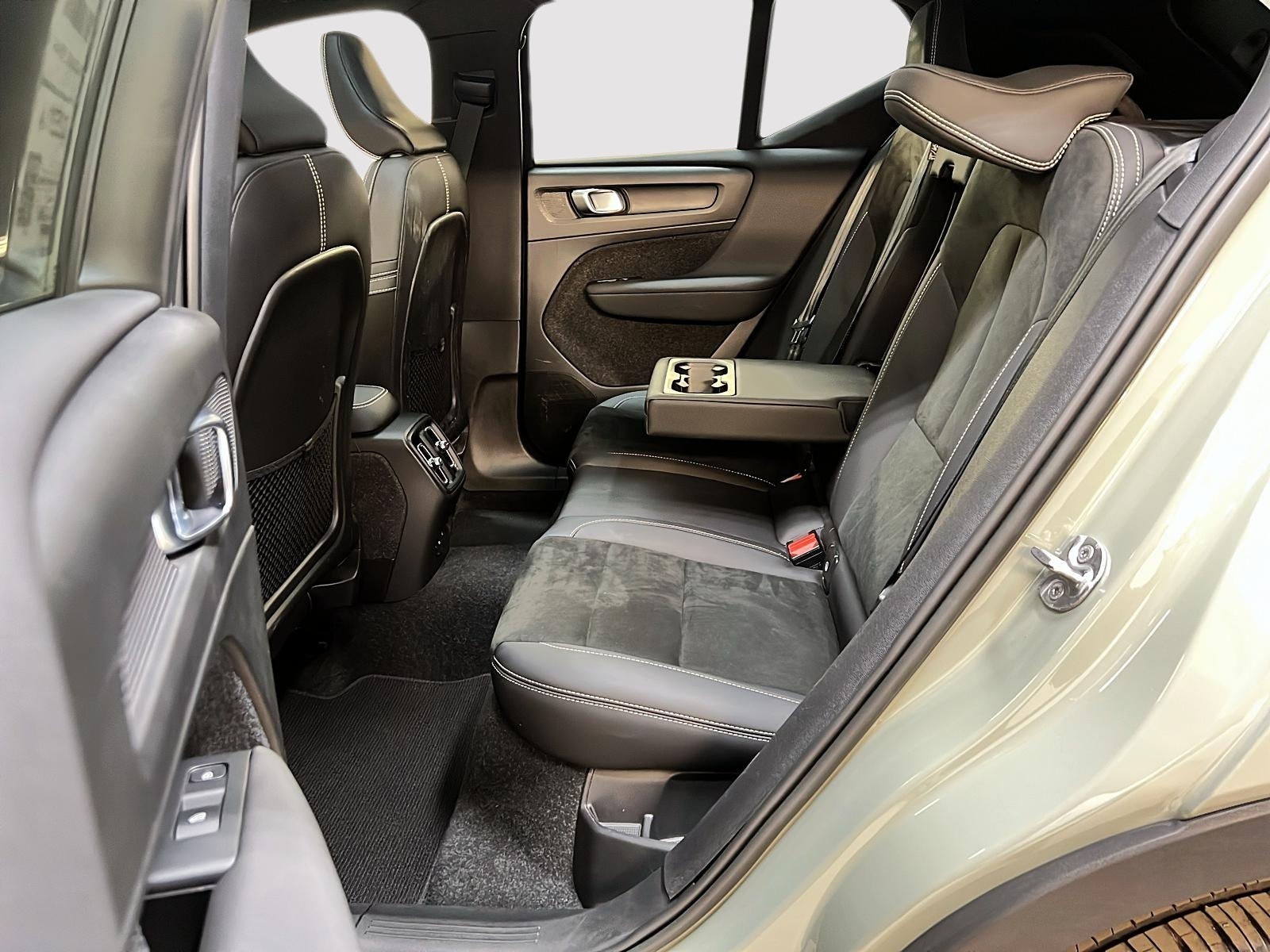 Volvo XC40 TWIN RECHARGE PLUS TOIT PANO NAV 4RM 2023 - image #9