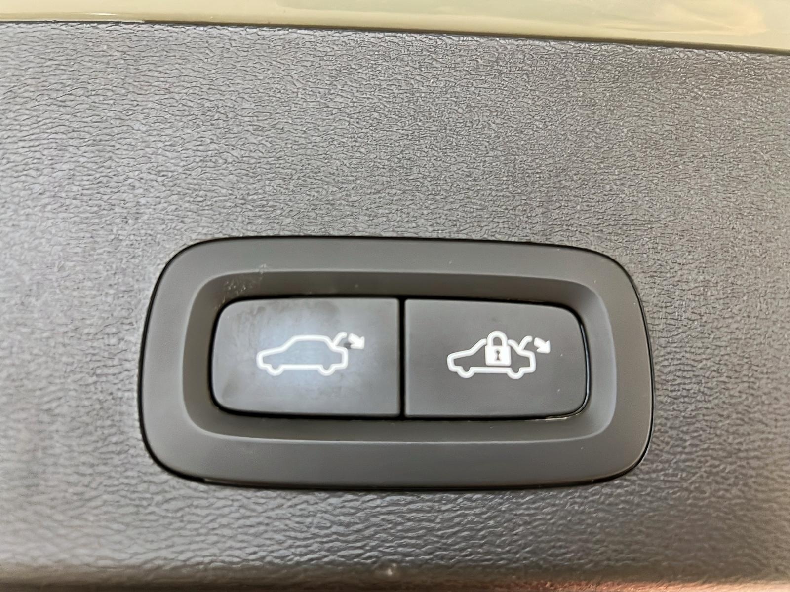 Volvo XC40 TWIN RECHARGE PLUS TOIT PANO NAV 4RM 2023 - image #14