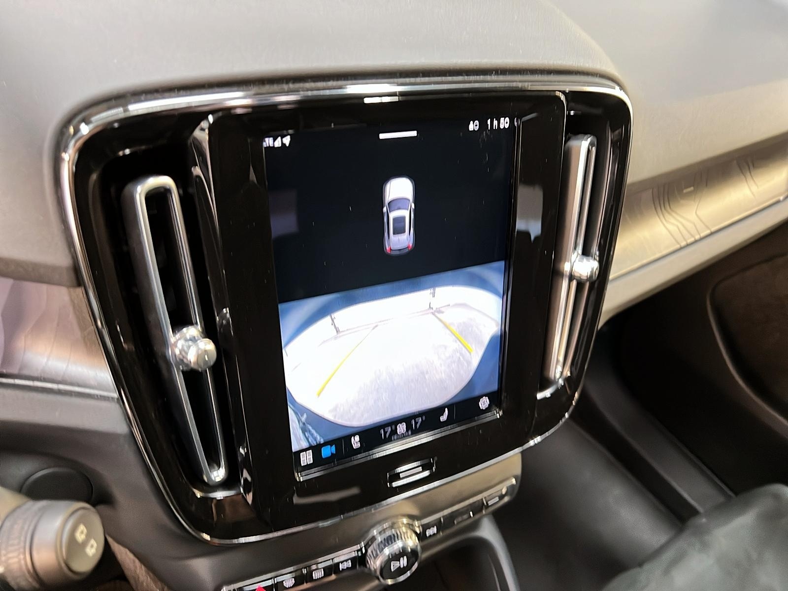 Volvo XC40 TWIN RECHARGE PLUS TOIT PANO NAV 4RM 2023 - image #18