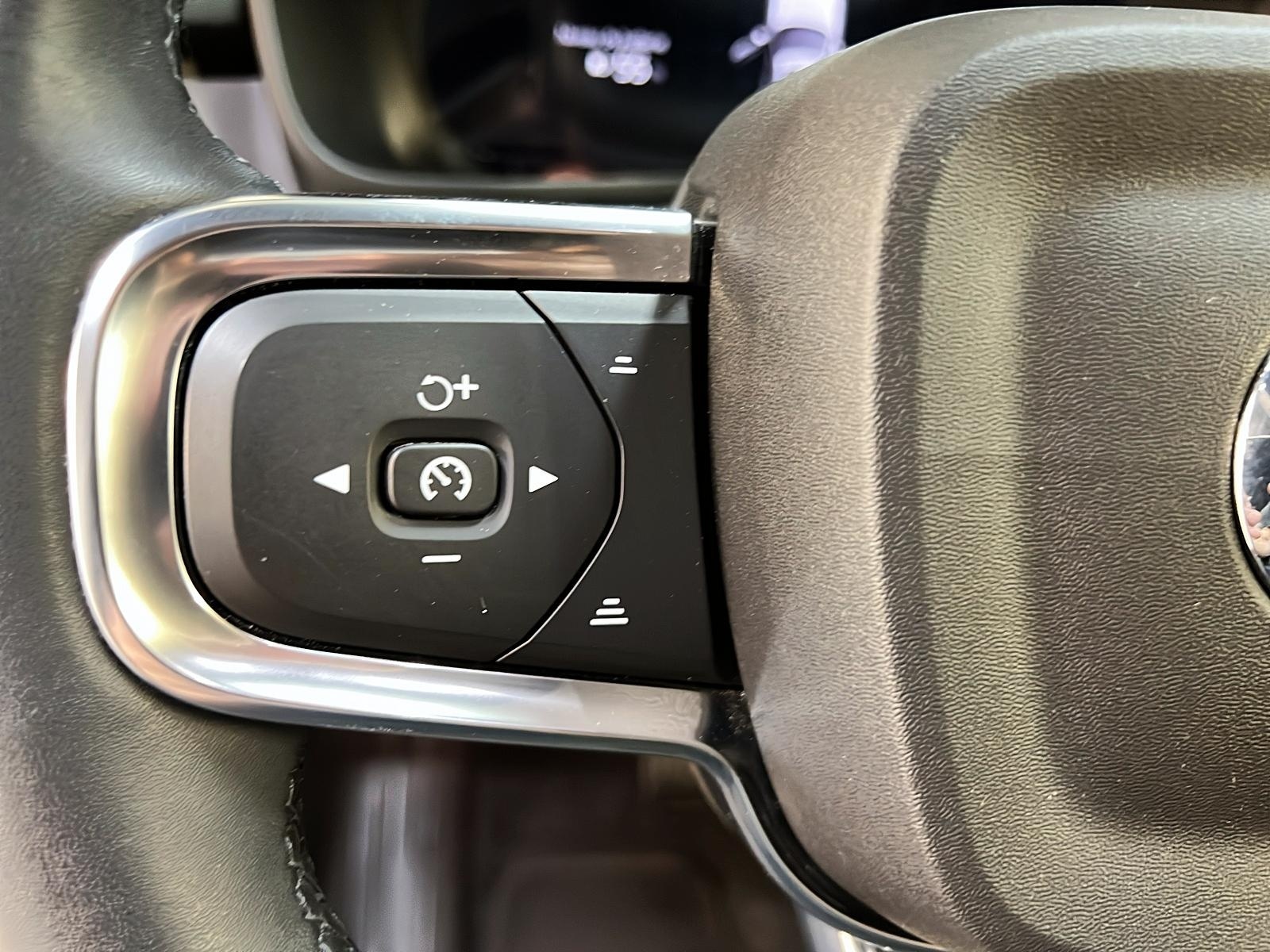 Volvo XC40 TWIN RECHARGE PLUS TOIT PANO NAV 4RM 2023 - image #21