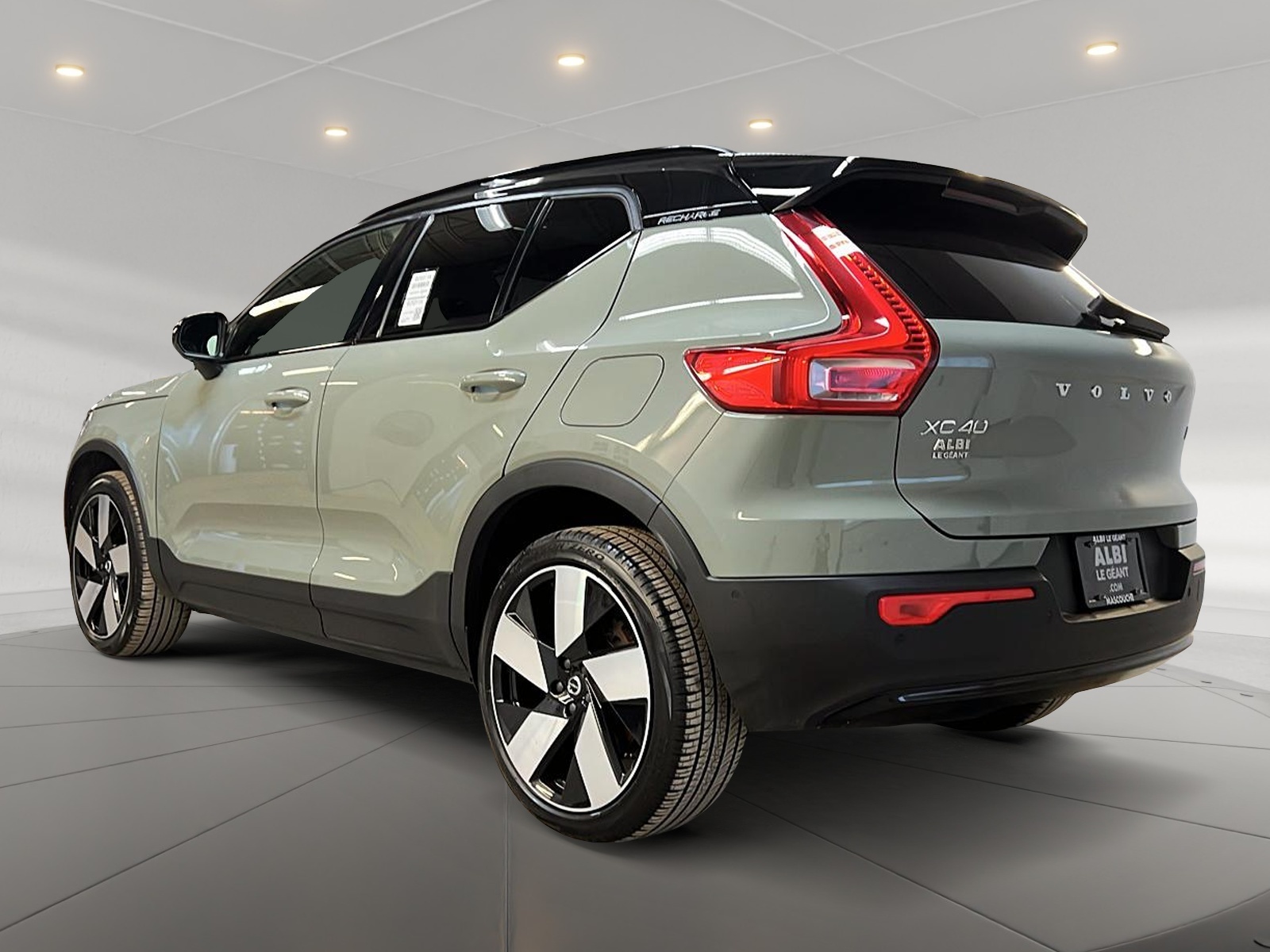 Volvo XC40 TWIN RECHARGE PLUS TOIT PANO NAV 4RM 2023 - image #6