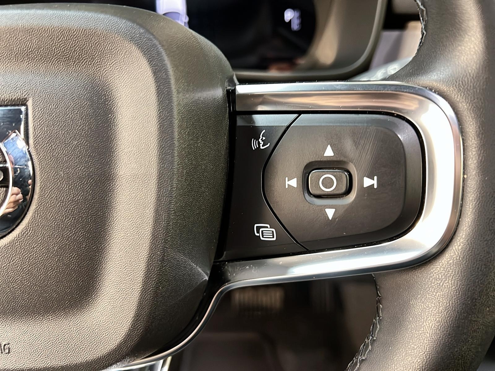 Volvo XC40 TWIN RECHARGE PLUS TOIT PANO NAV 4RM 2023 - image #20