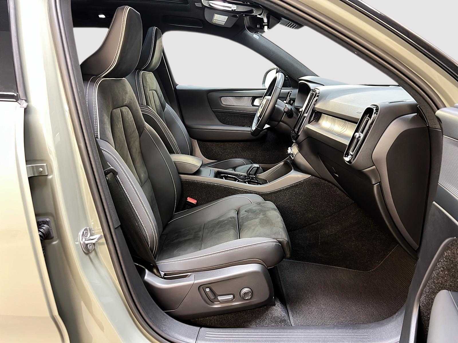 Volvo XC40 TWIN RECHARGE PLUS TOIT PANO NAV 4RM 2023 - image #8