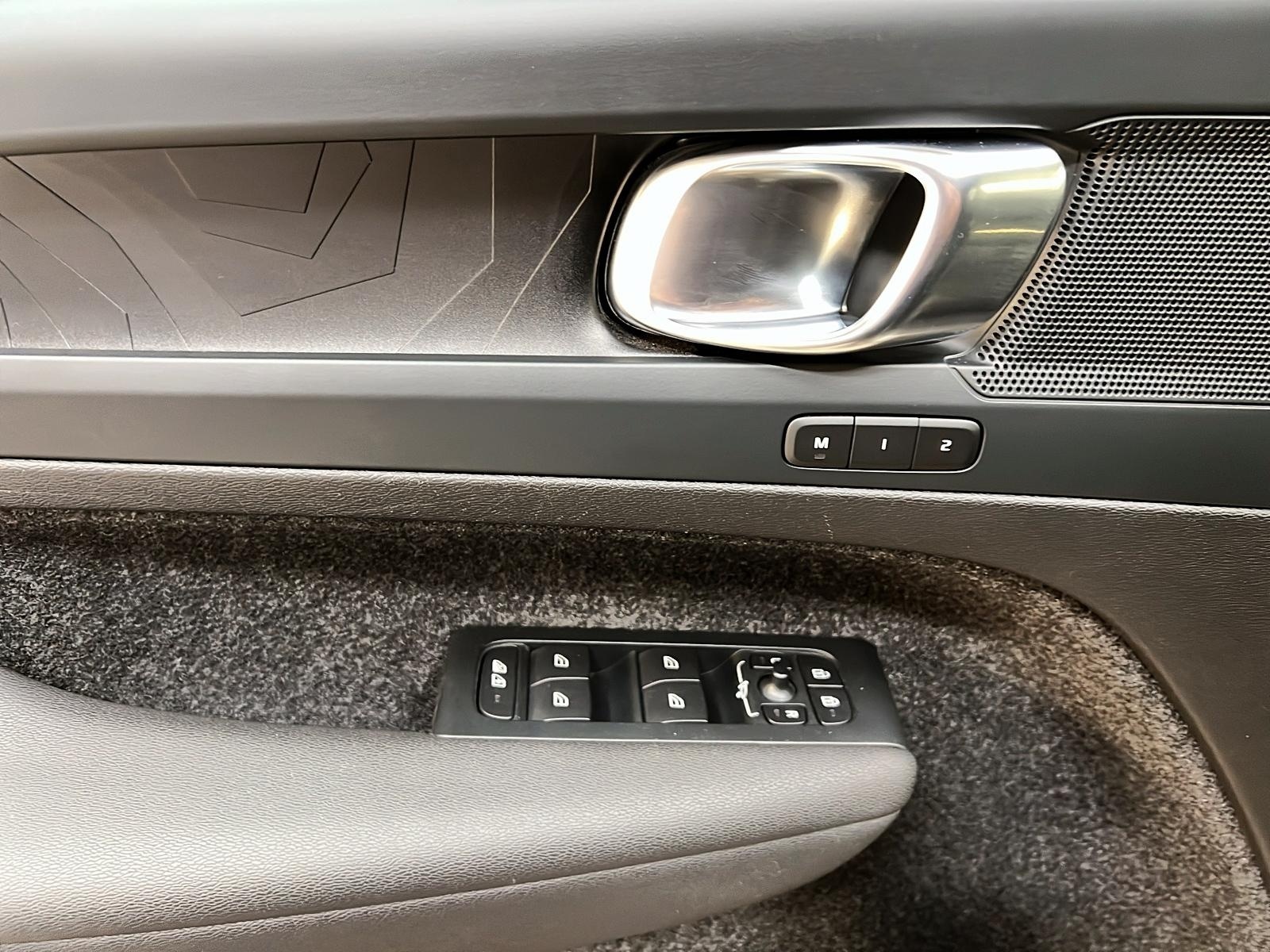 Volvo XC40 TWIN RECHARGE PLUS TOIT PANO NAV 4RM 2023 - image #23