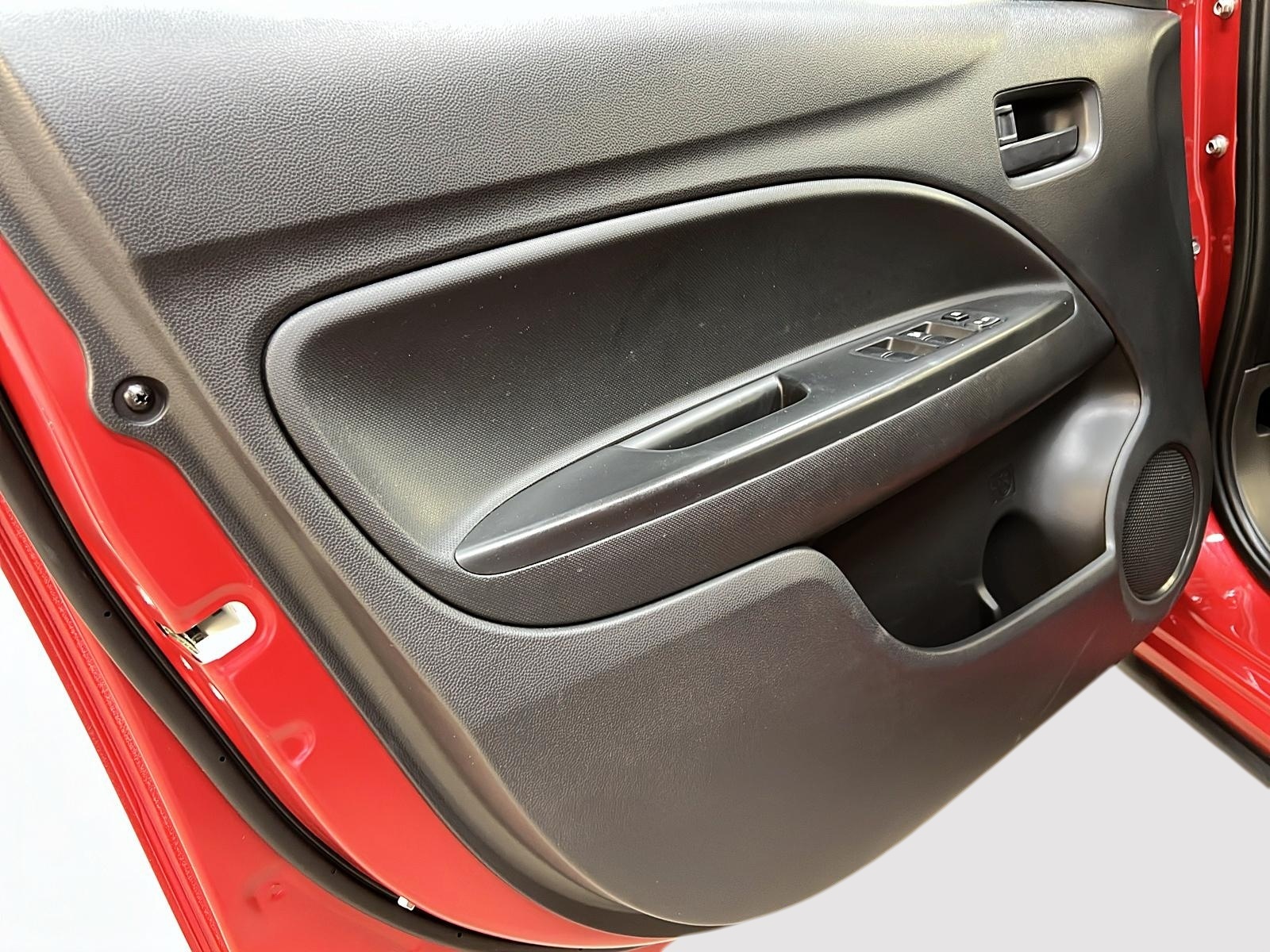 Mitsubishi Mirage ES 2024 - image #21