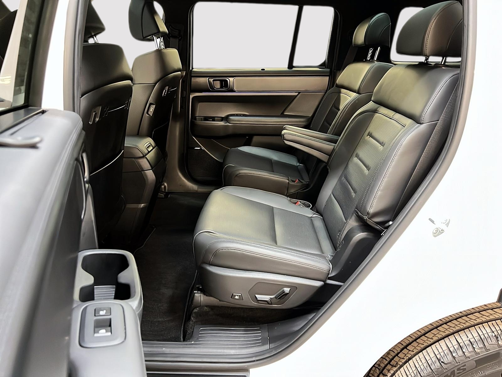 Hyundai Santa Fe ULTIMATE CALLIGRAPHY CUIR TOIT NAV 4RM 2024 - image #9