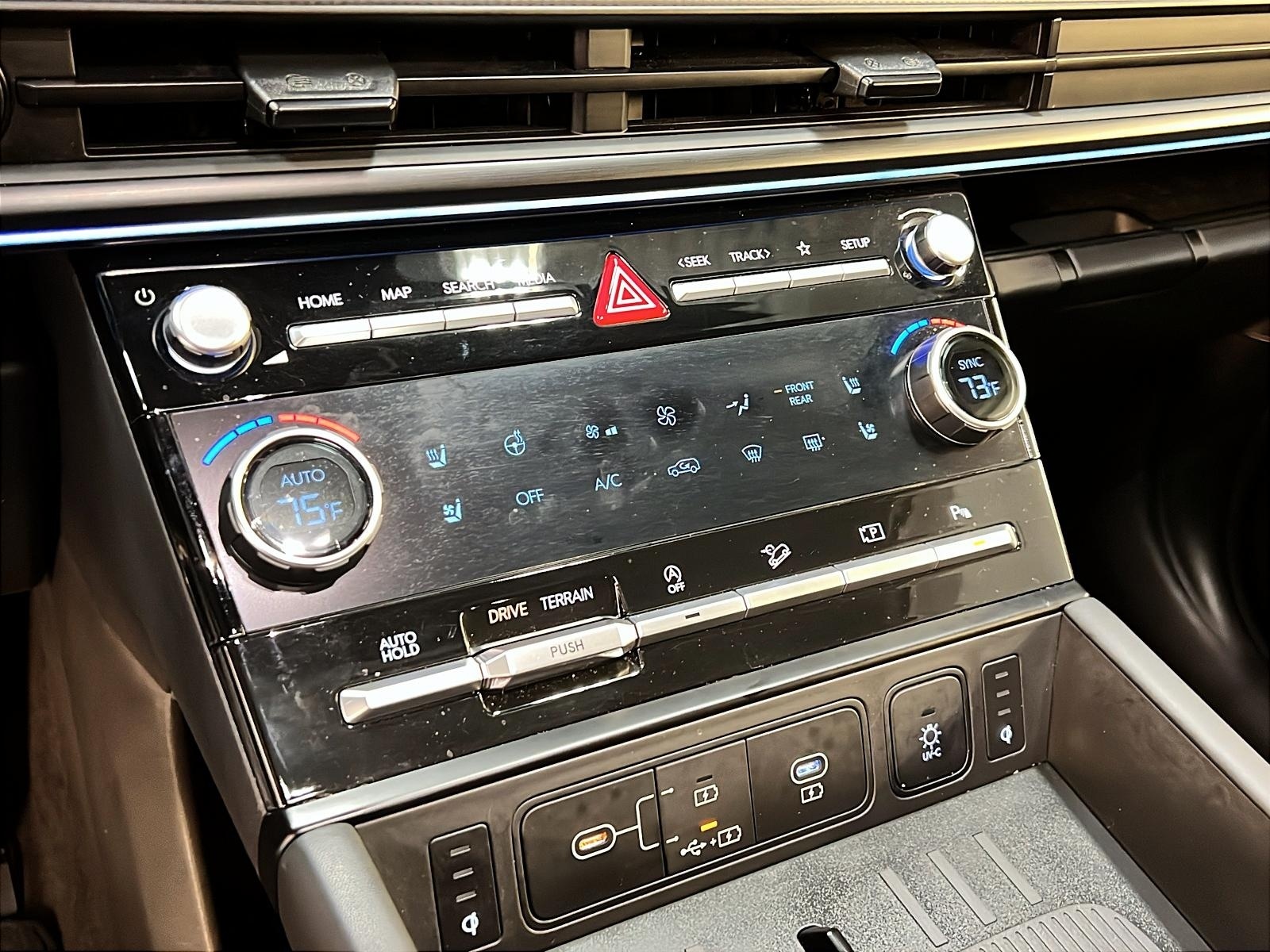 Hyundai Santa Fe ULTIMATE CALLIGRAPHY CUIR TOIT NAV 4RM 2024 - image #17