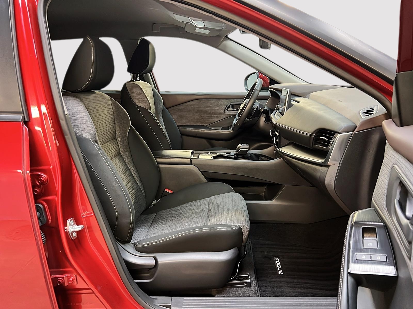 Nissan Rogue S 2022 - image #8