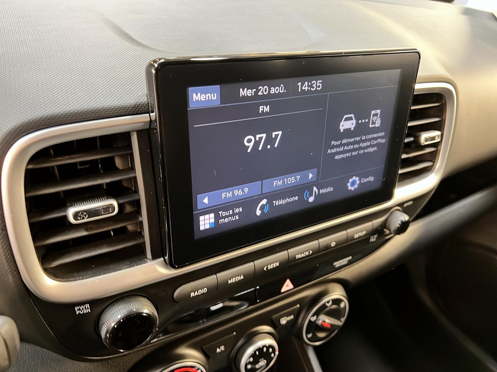 Hyundai Venue ESSENTIAL 2023 - image #15