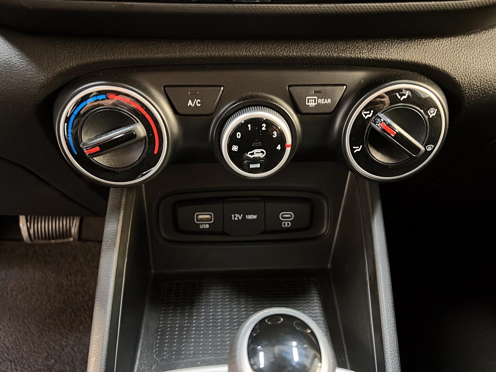 Hyundai Venue ESSENTIAL 2023 - image #14
