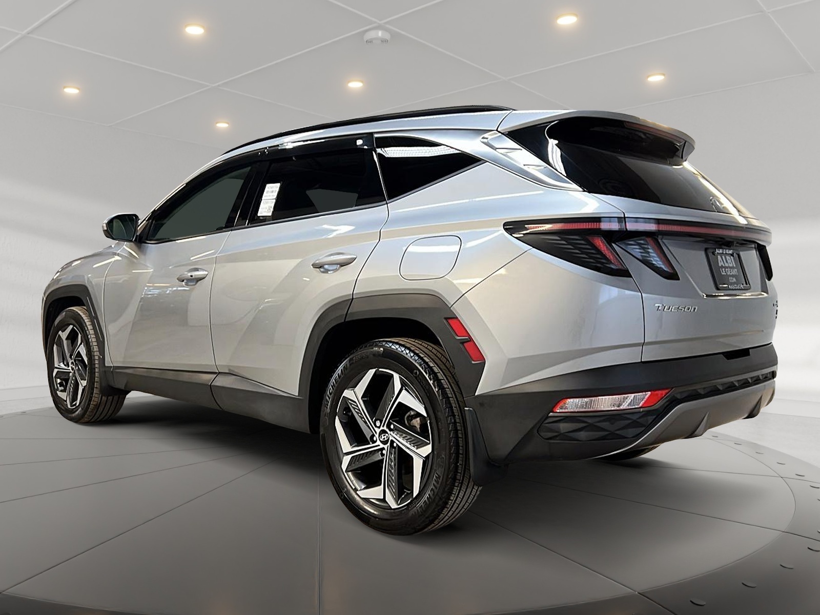 Hyundai Tucson ULTIMATE HYBRID CUIR TOIT PANO NAV 4RM 2023 - image #6