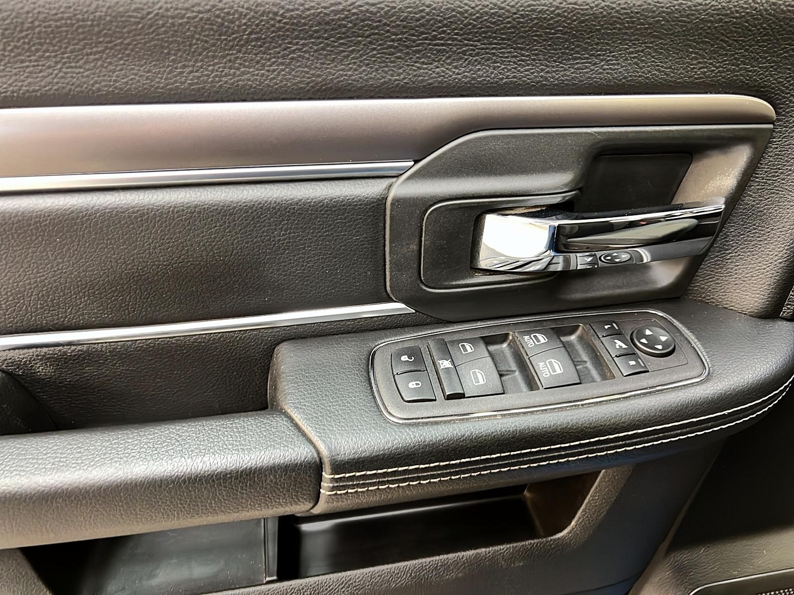 RAM 1500 Classic WARLOCK CREW CAB 4X4 2023 - image #21