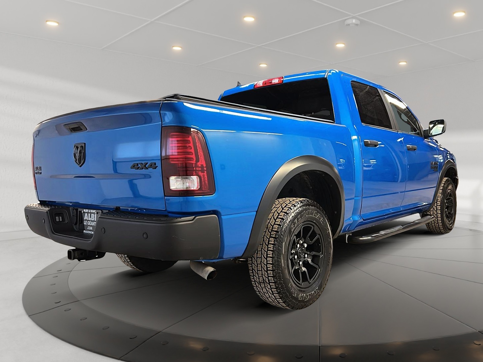 RAM 1500 Classic WARLOCK CREW CAB 4X4 2023 - image #4