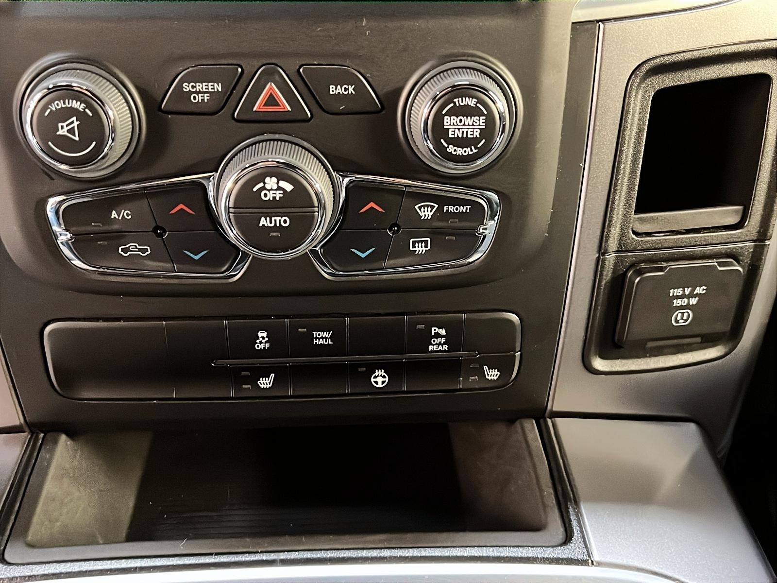 RAM 1500 Classic WARLOCK CREW CAB 4X4 2023 - image #15