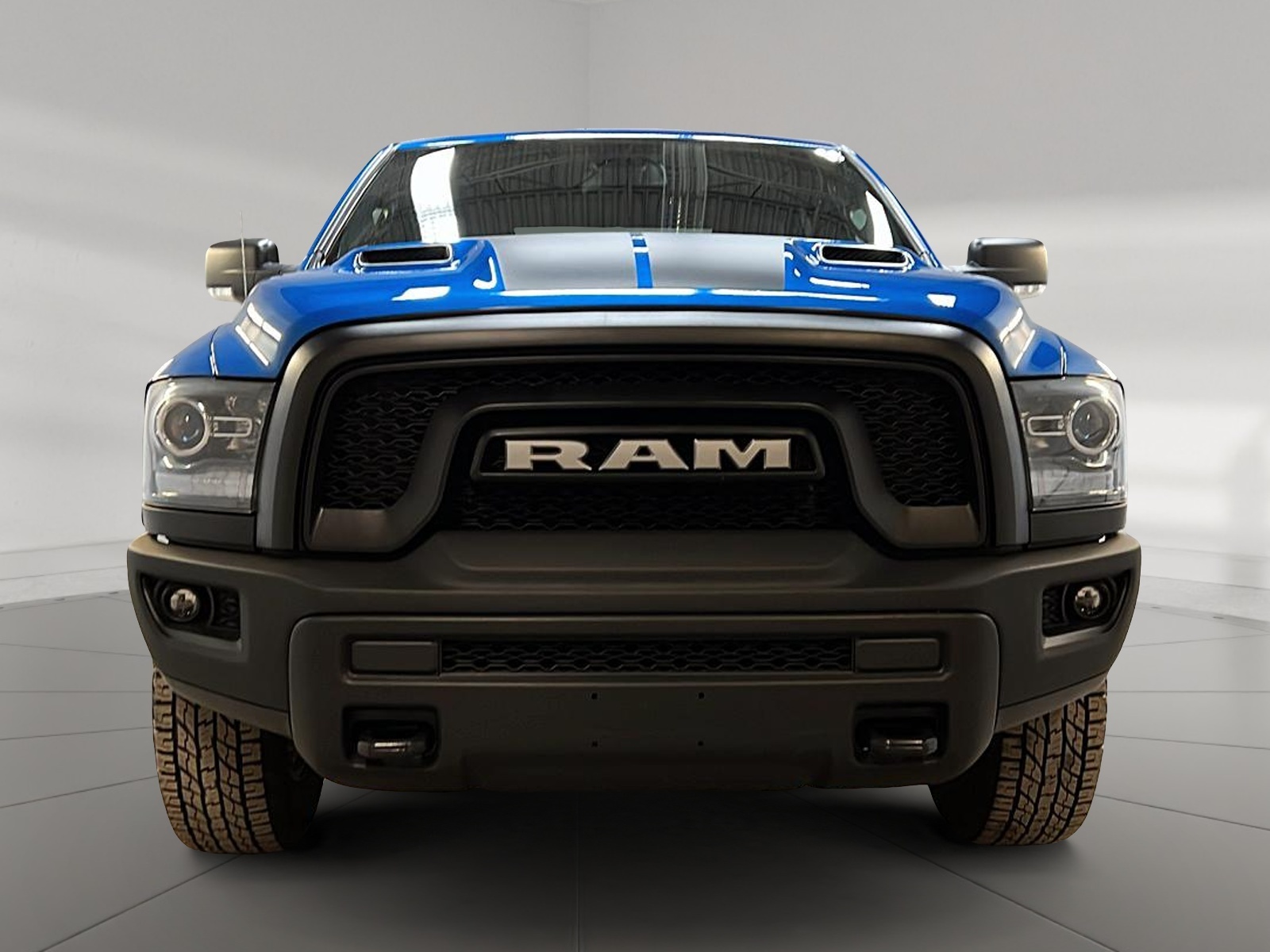RAM 1500 Classic WARLOCK CREW CAB 4X4 2023 - image #2