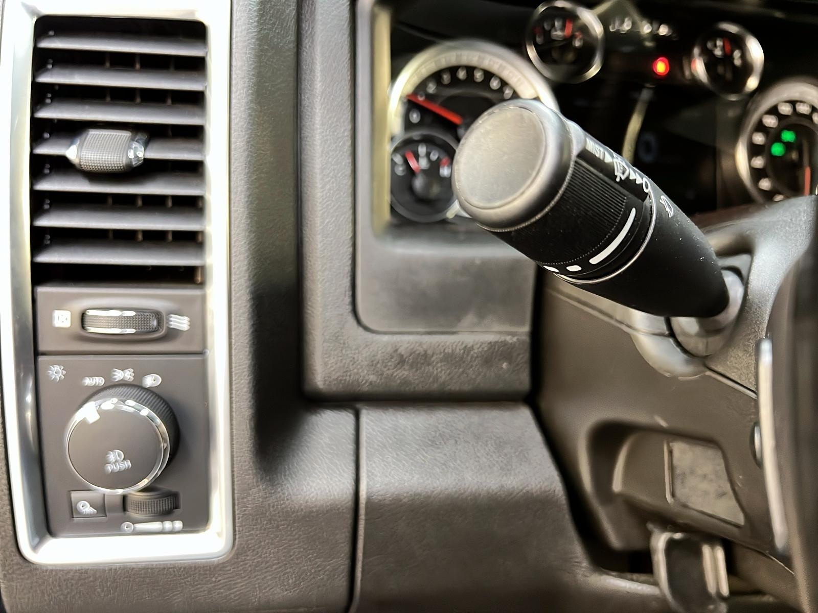 RAM 1500 Classic WARLOCK CREW CAB 4X4 2023 - image #20