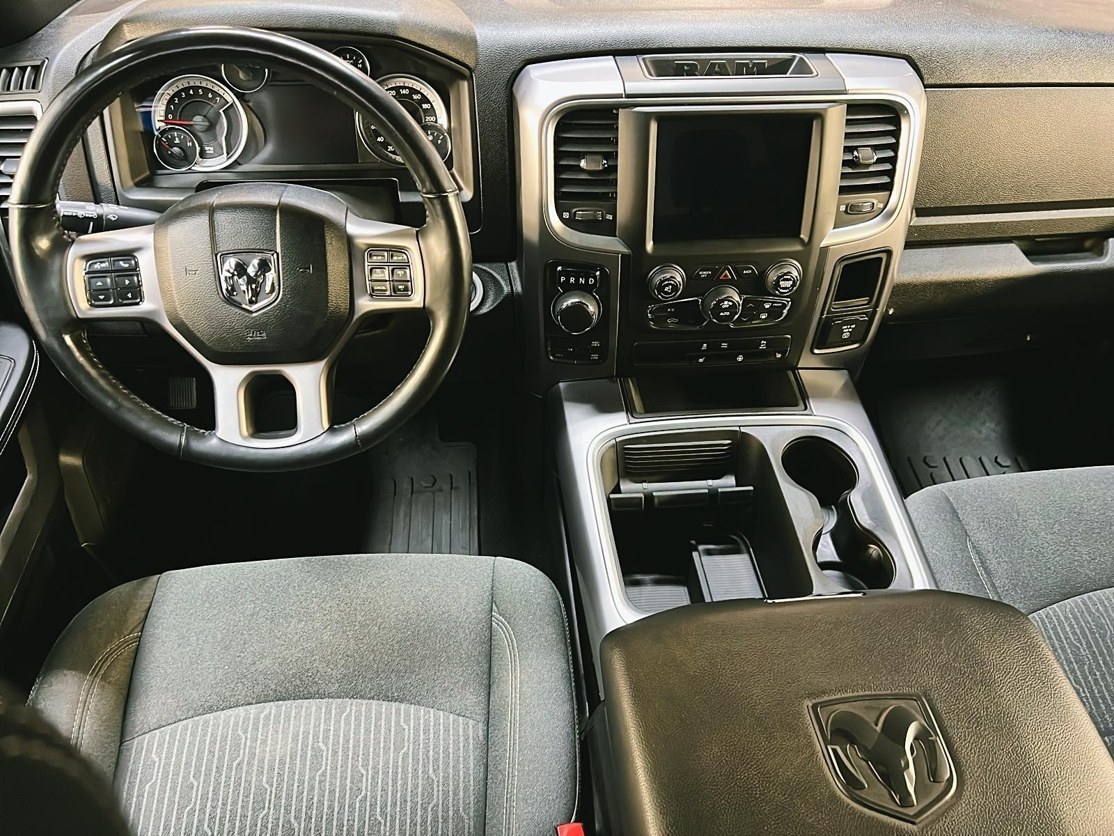 RAM 1500 Classic WARLOCK CREW CAB 4X4 2023 - image #10