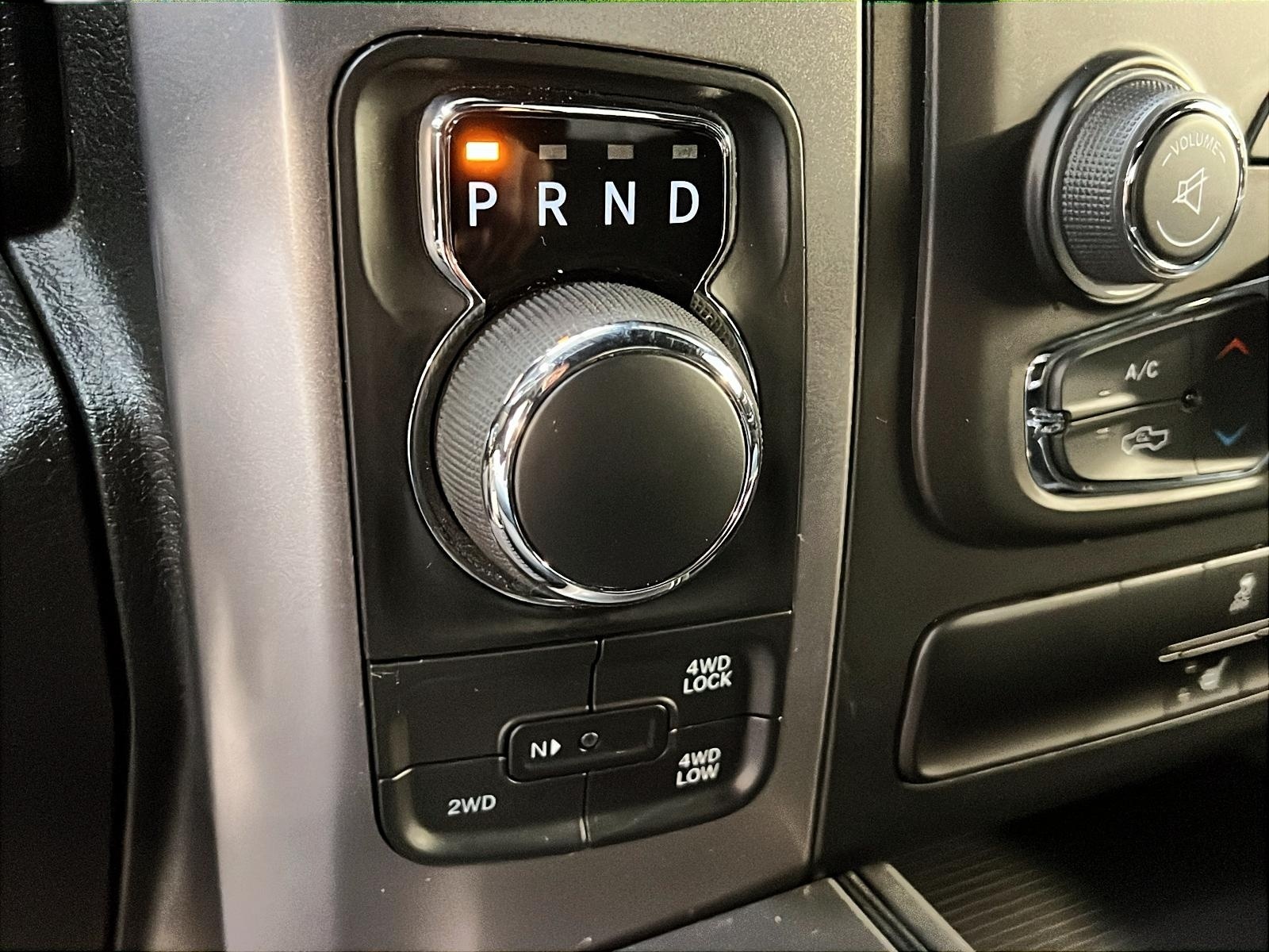 RAM 1500 Classic WARLOCK CREW CAB 4X4 2023 - image #14