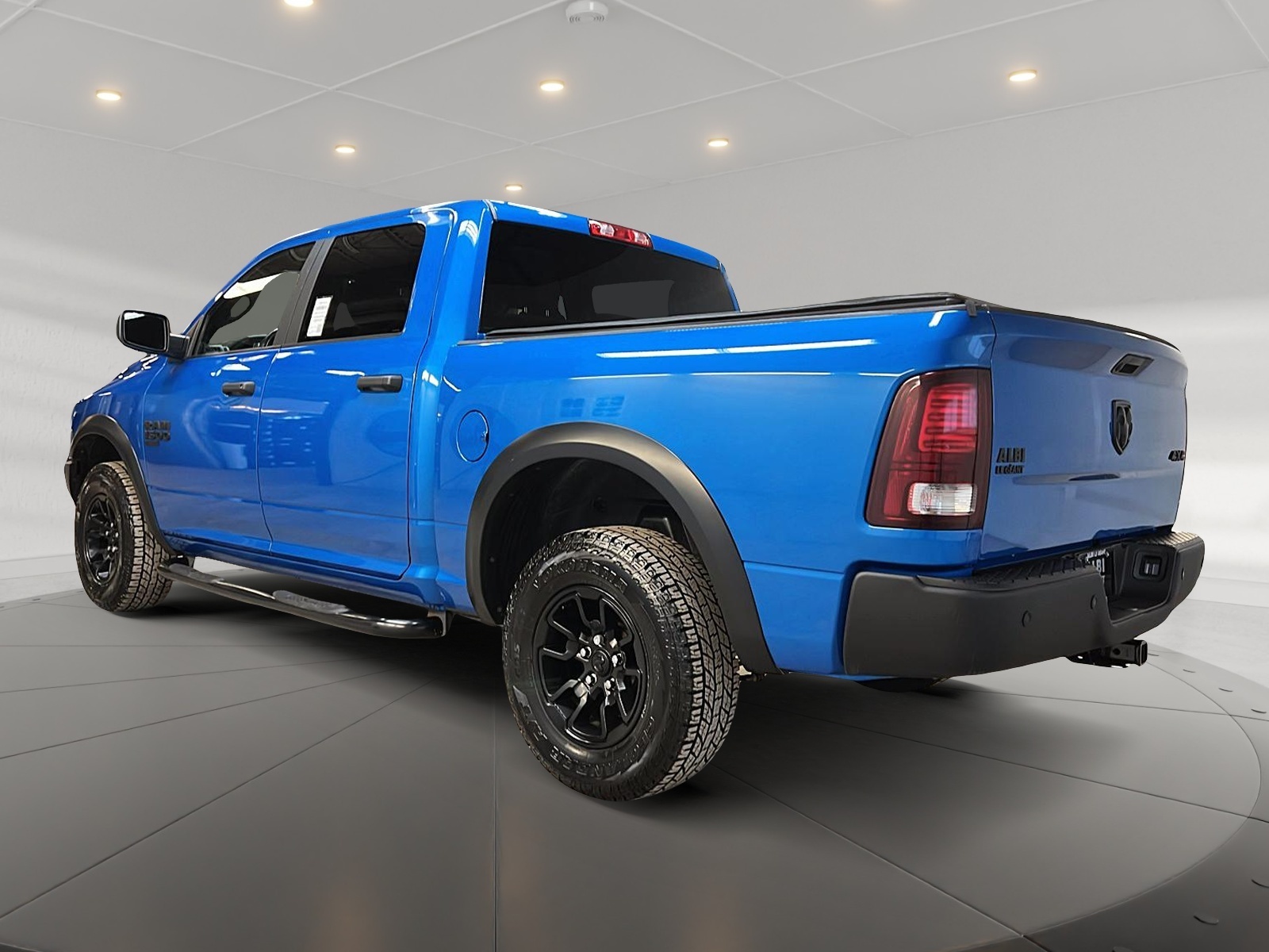 RAM 1500 Classic WARLOCK CREW CAB 4X4 2023 - image #6